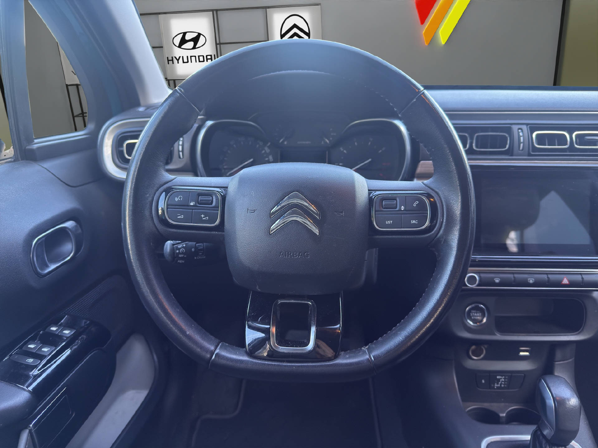 CITROEN C3 1.2 PureTech Shine-image-11