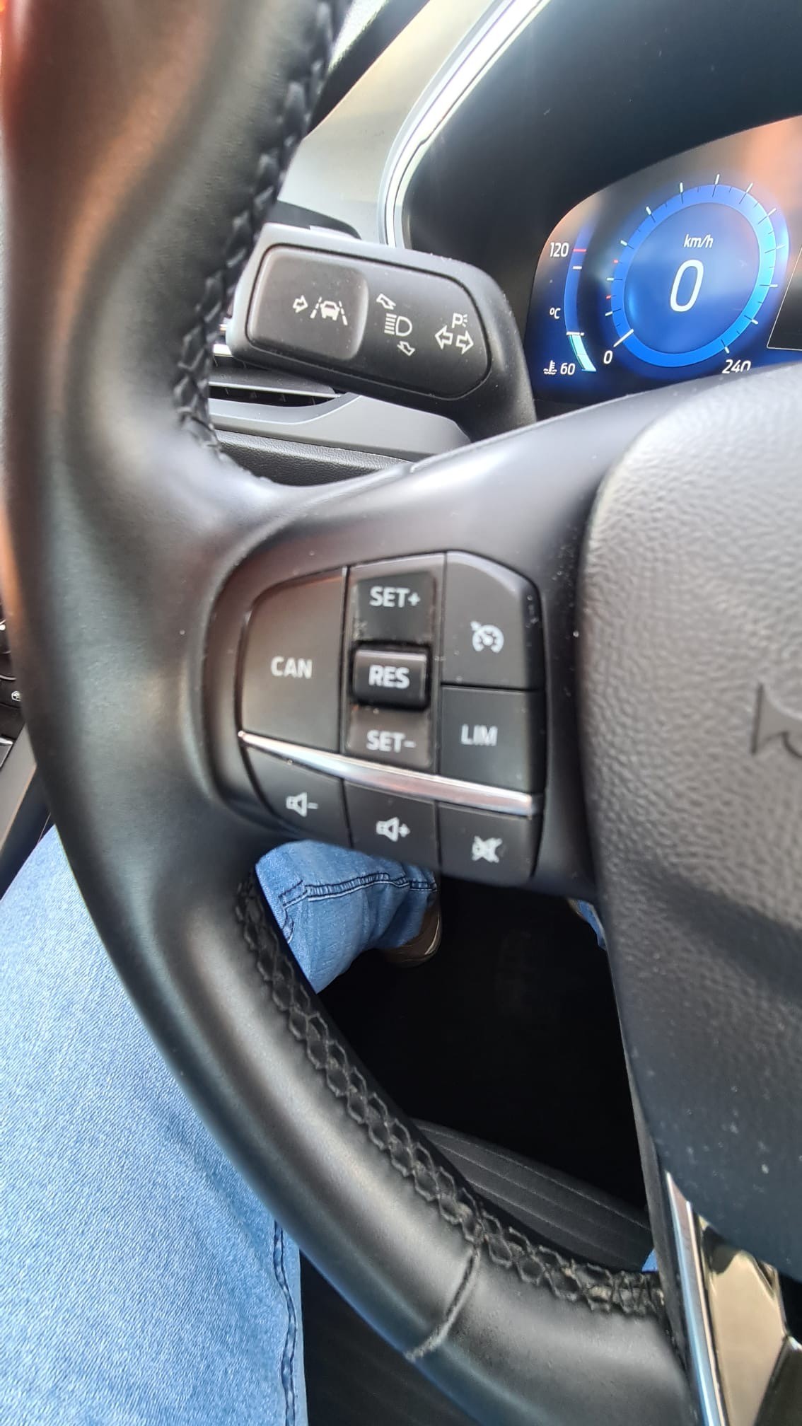 FORD Focus 1.0 MHEV Titanium X Automatic ** Gr. Navi **-image-9
