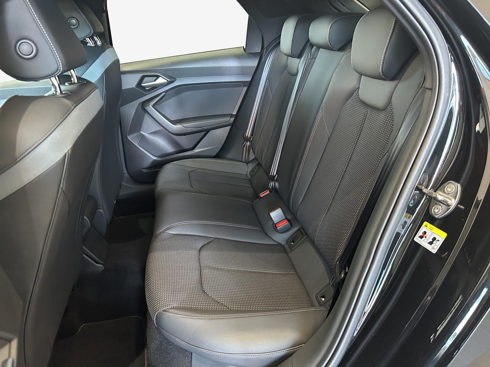 AUDI A1 Sportback 30 TFSI S Line Attraction S-tronic-image-11