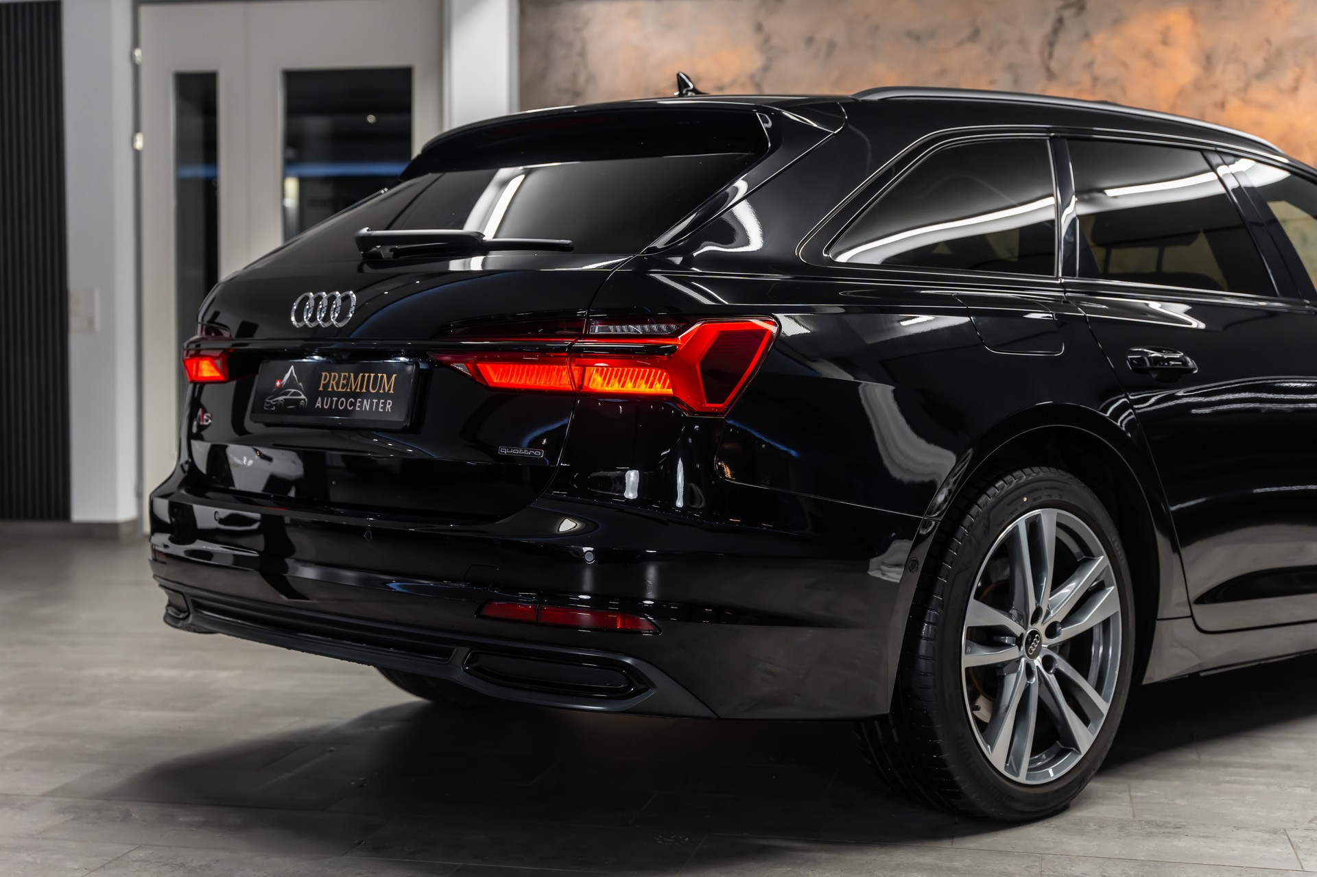AUDI A6 Avant 45 TFSI Sport S-tronic quattro *Carbon*Panorama*Fahrassistenz*-image-6