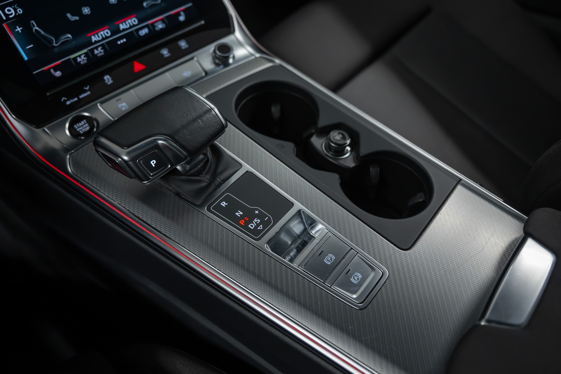 AUDI A6 Avant 45 TFSI Sport S-tronic quattro *Carbon*Panorama*Fahrassistenz*-image-25