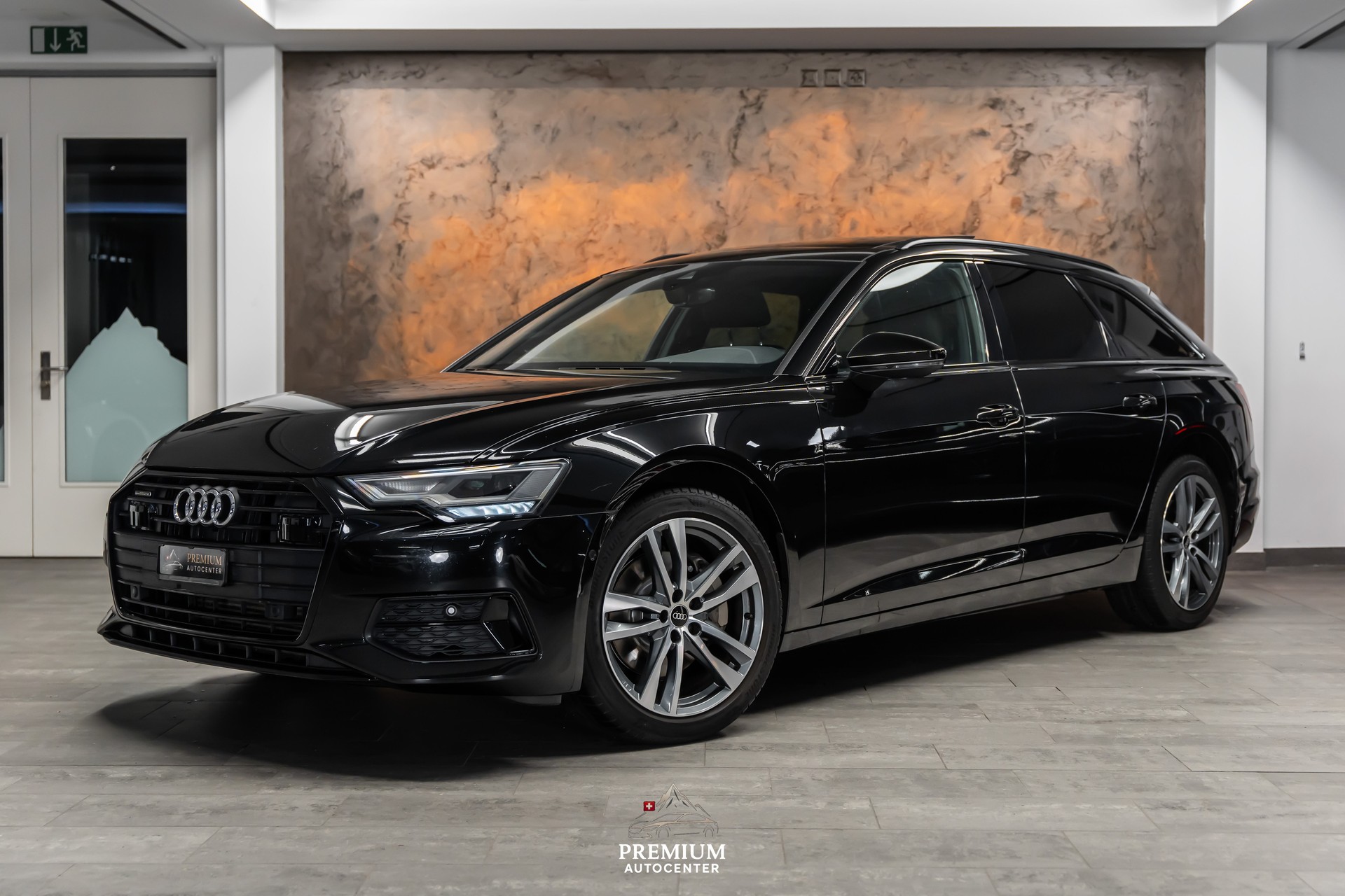 AUDI A6 Avant 45 TFSI Sport S-tronic quattro *Carbon*Panorama*Fahrassistenz*-image-0