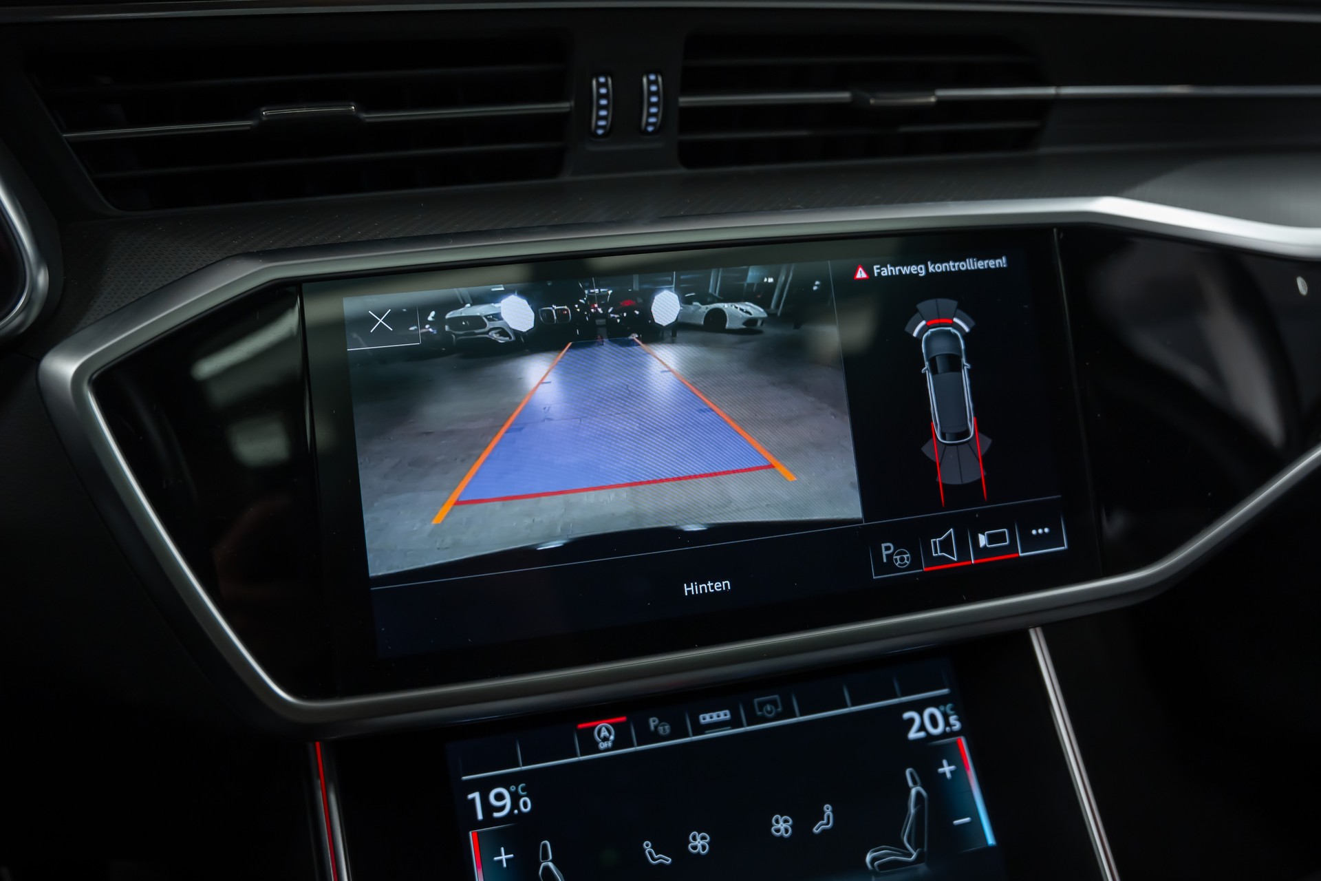 AUDI A6 Avant 45 TFSI Sport S-tronic quattro *Carbon*Panorama*Fahrassistenz*-image-27