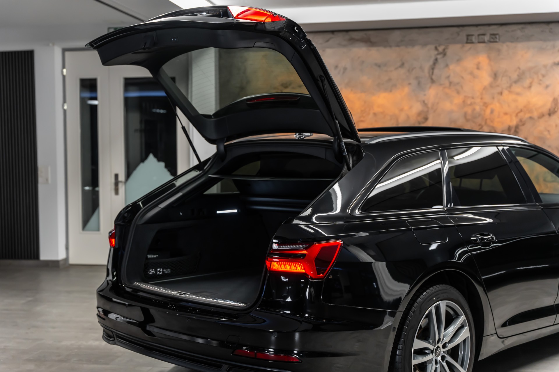 AUDI A6 Avant 45 TFSI Sport S-tronic quattro *Carbon*Panorama*Fahrassistenz*-image-7