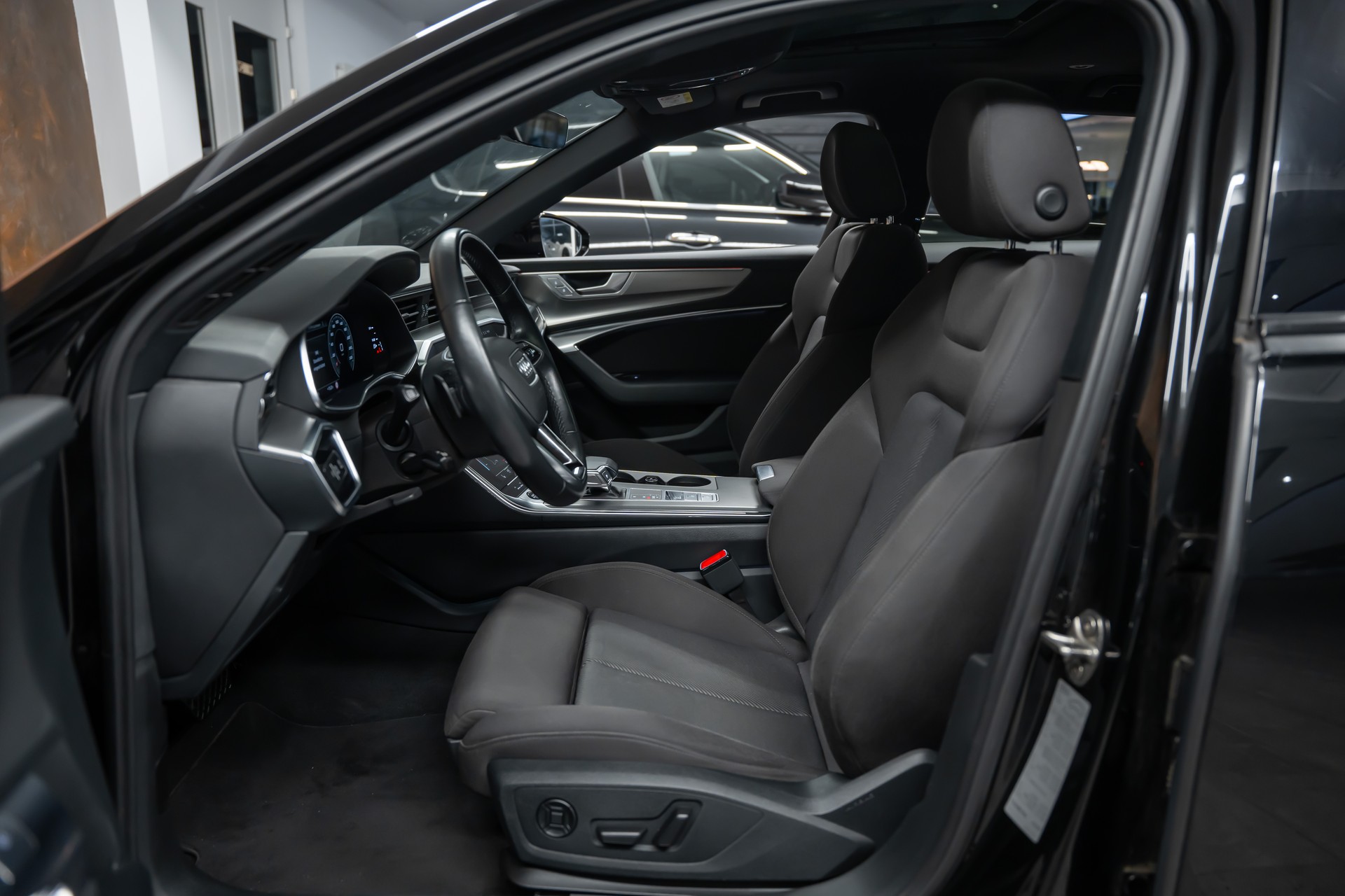 AUDI A6 Avant 45 TFSI Sport S-tronic quattro *Carbon*Panorama*Fahrassistenz*-image-12