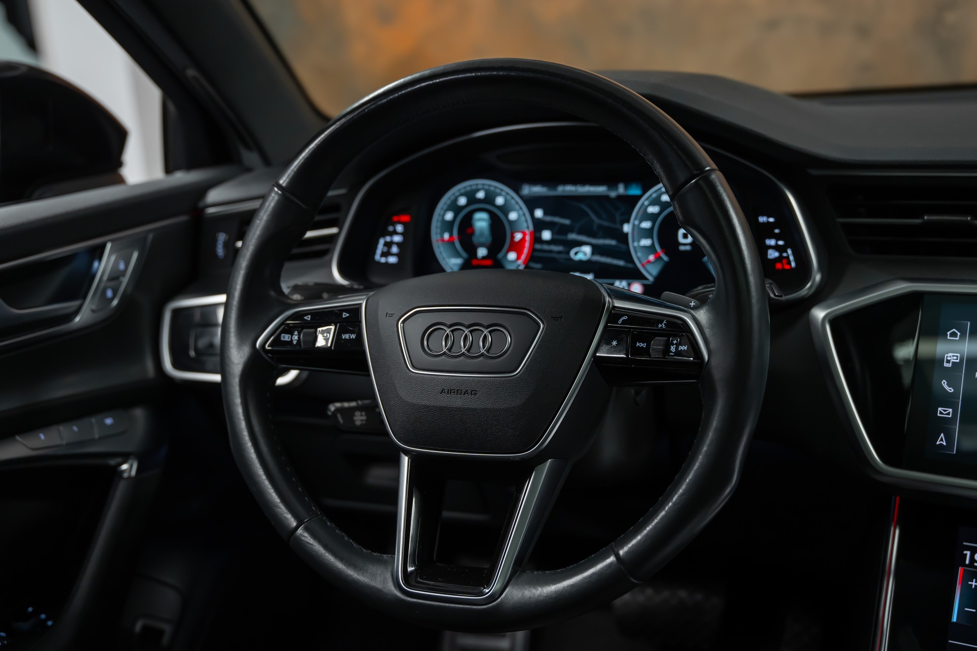 AUDI A6 Avant 45 TFSI Sport S-tronic quattro *Carbon*Panorama*Fahrassistenz*-image-18