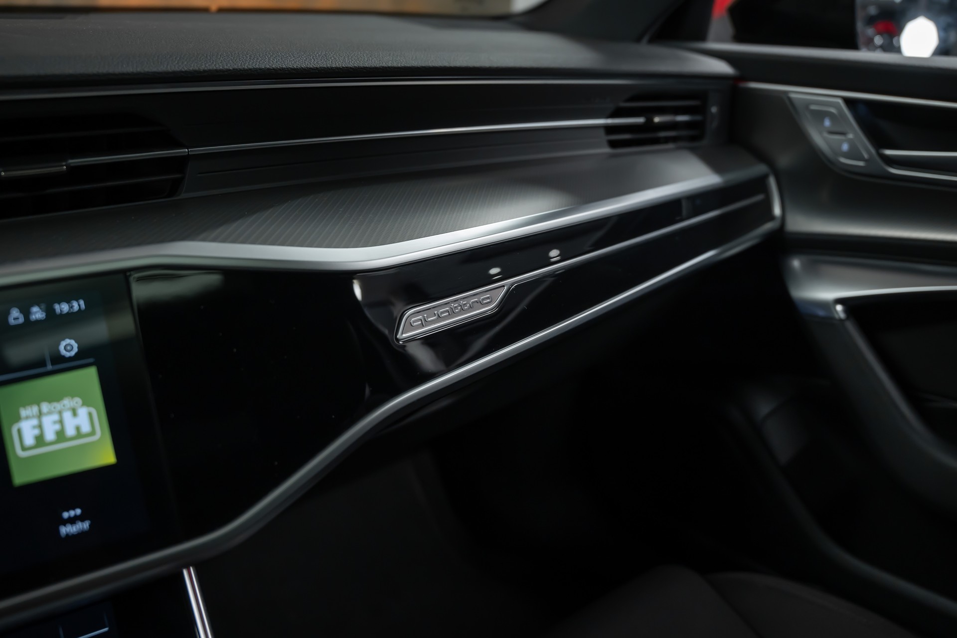 AUDI A6 Avant 45 TFSI Sport S-tronic quattro *Carbon*Panorama*Fahrassistenz*-image-26