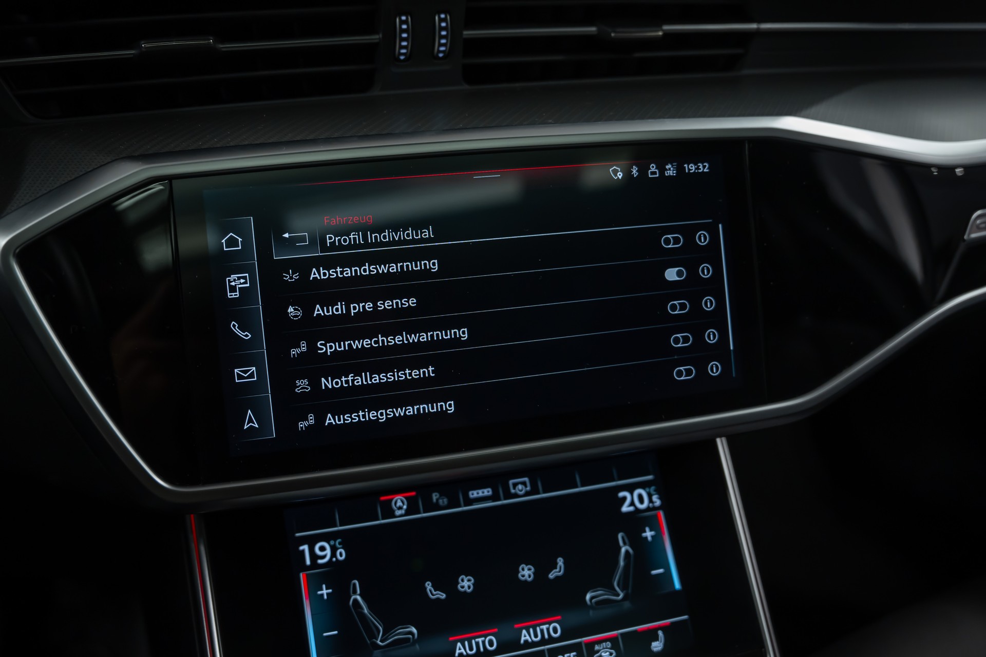AUDI A6 Avant 45 TFSI Sport S-tronic quattro *Carbon*Panorama*Fahrassistenz*-image-30