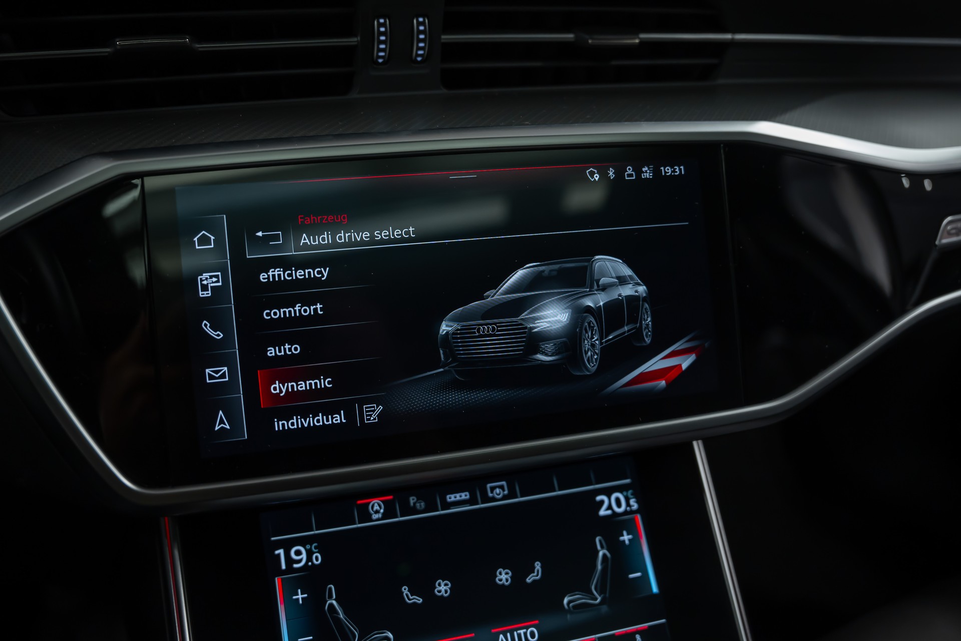 AUDI A6 Avant 45 TFSI Sport S-tronic quattro *Carbon*Panorama*Fahrassistenz*-image-29