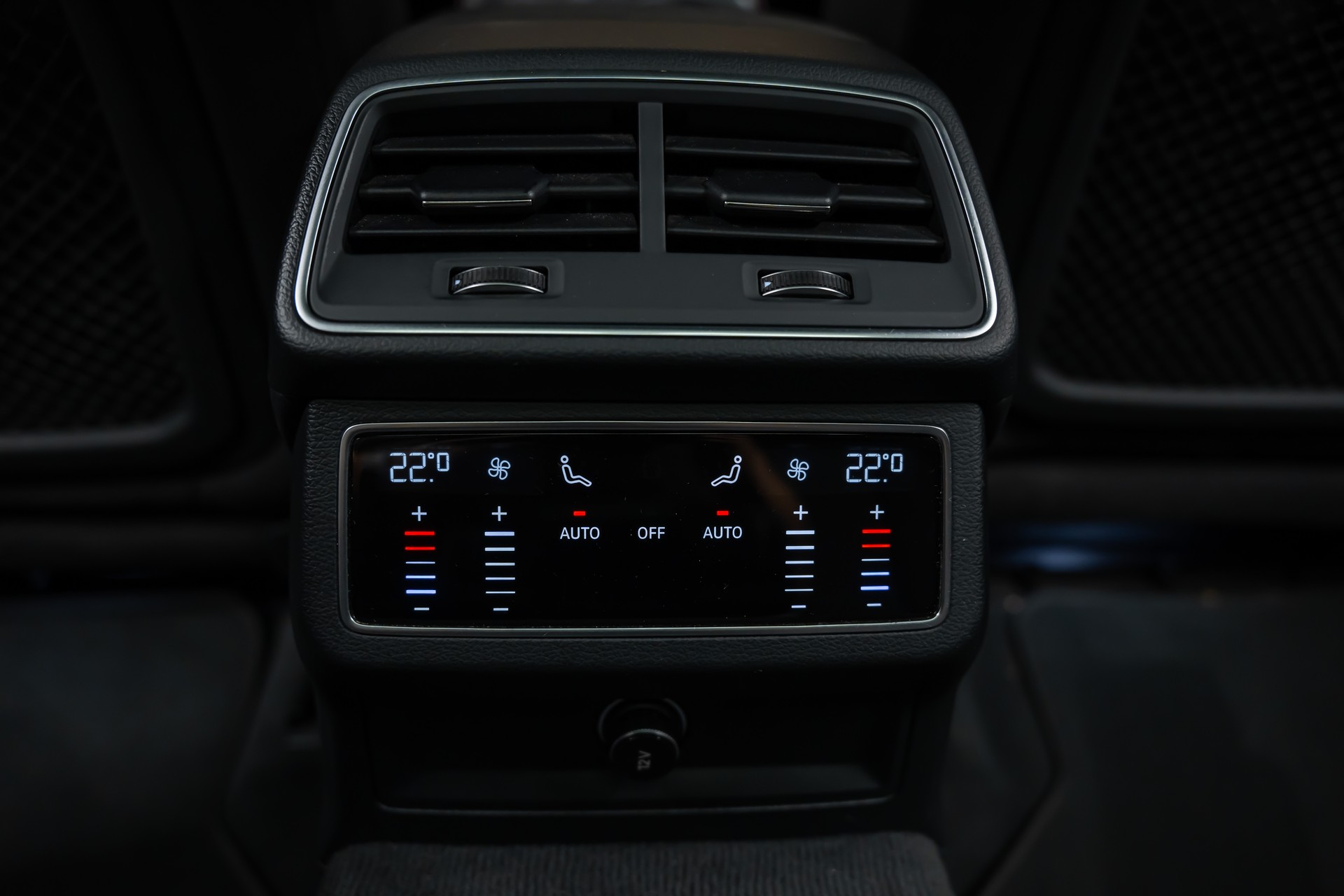 AUDI A6 Avant 45 TFSI Sport S-tronic quattro *Carbon*Panorama*Fahrassistenz*-image-16