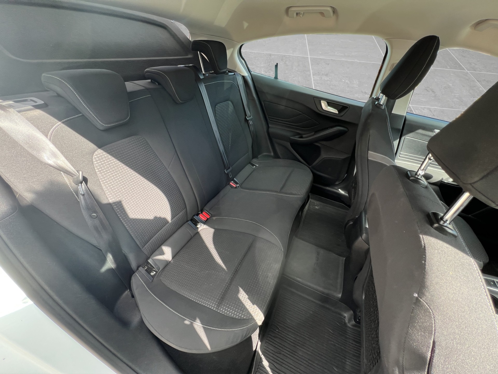 FORD Focus 2.0 EcoBlue 150 Cool & Connect-image-15