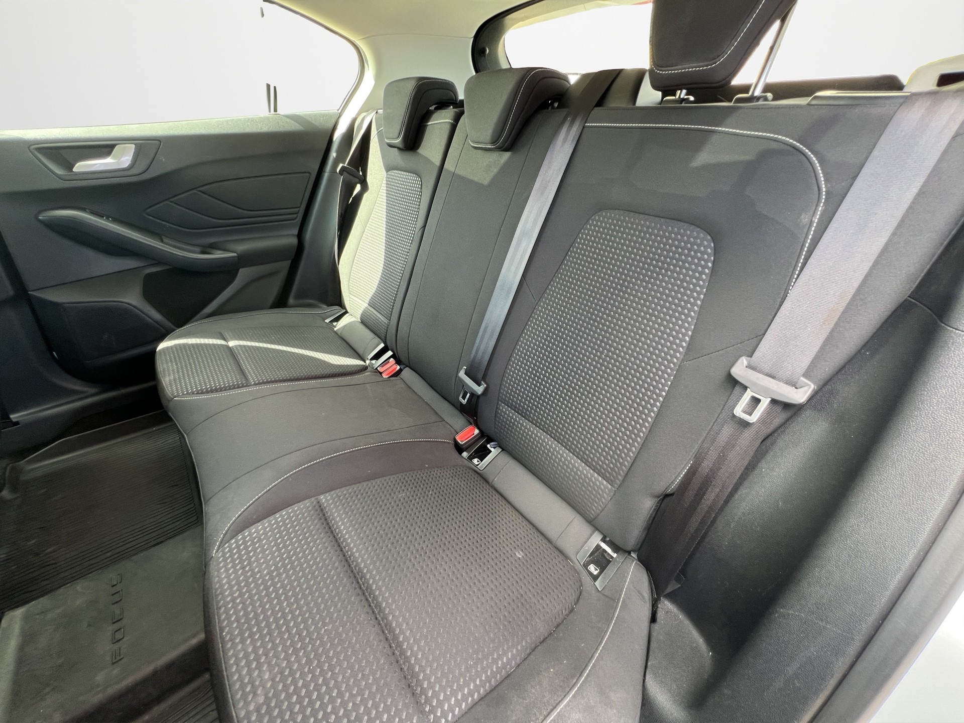 FORD Focus 2.0 EcoBlue 150 Cool & Connect-image-11