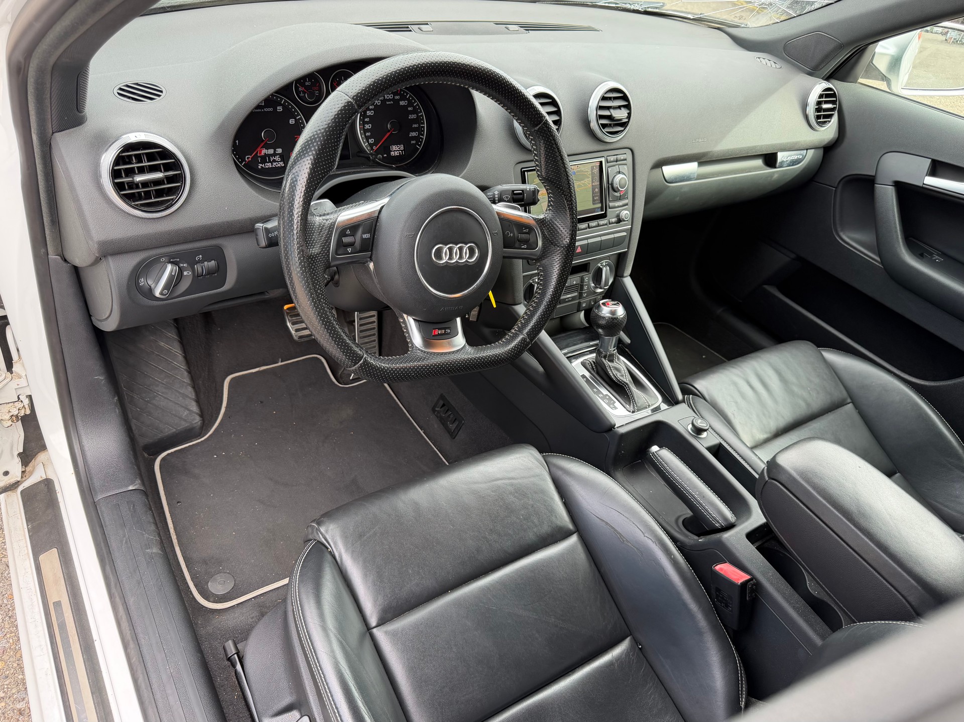 AUDI RS3 Sportback 2.5 TFSI quattro S-tronic-image-11