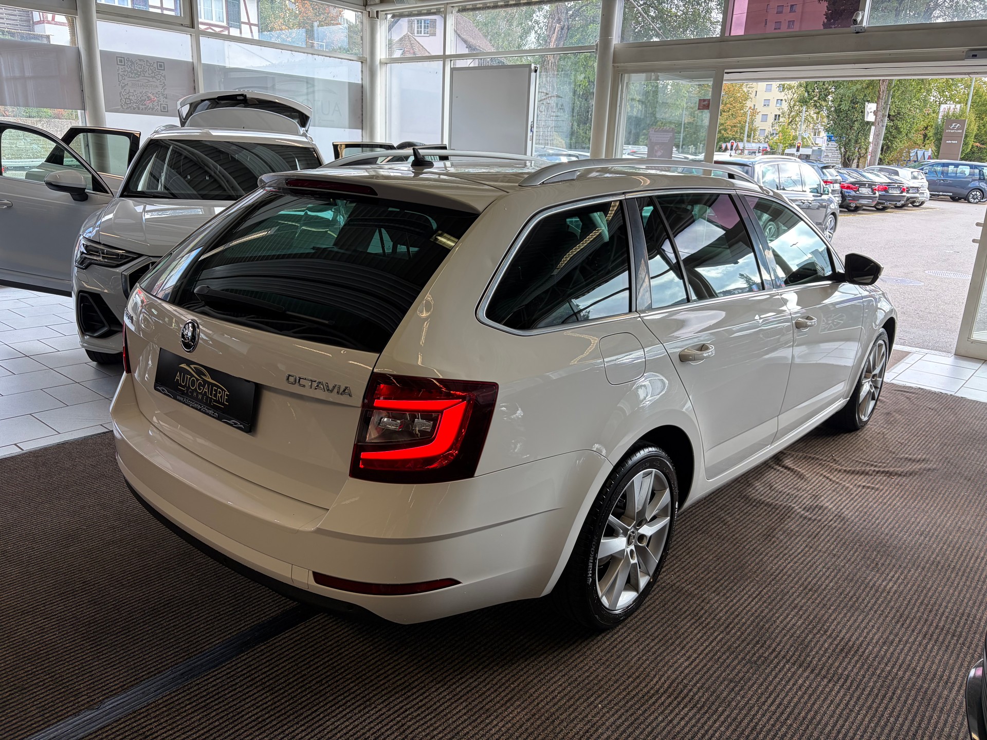 SKODA Octavia Combi 1.5 TSI Style DSG | Leichter Hagelschaden | SEHR GEPFLEGT | Windschutzscheibe Neu |-image-24