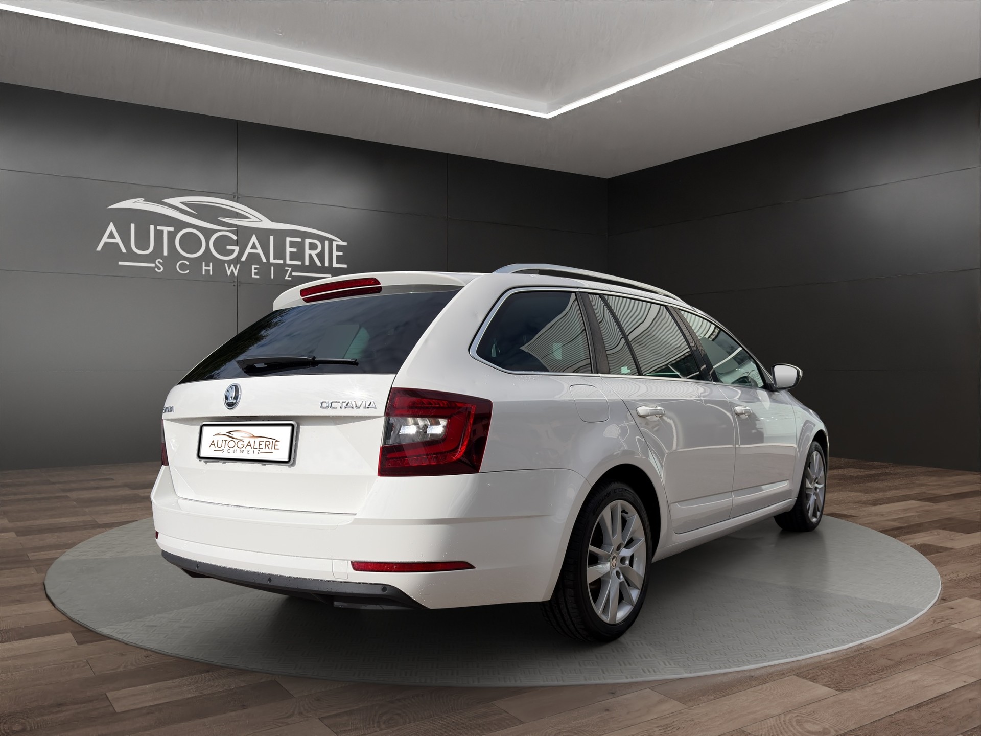 SKODA Octavia Combi 1.5 TSI Style DSG | Leichter Hagelschaden | SEHR GEPFLEGT | Windschutzscheibe Neu |-image-4