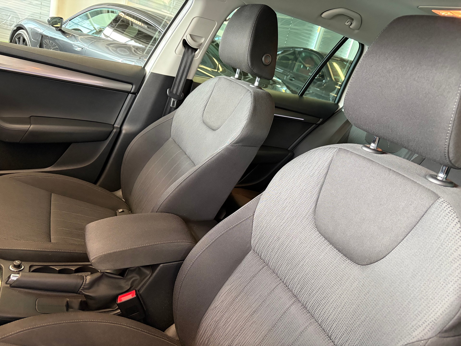 SKODA Octavia Combi 1.5 TSI Style DSG | Leichter Hagelschaden | SEHR GEPFLEGT | Windschutzscheibe Neu |-image-11