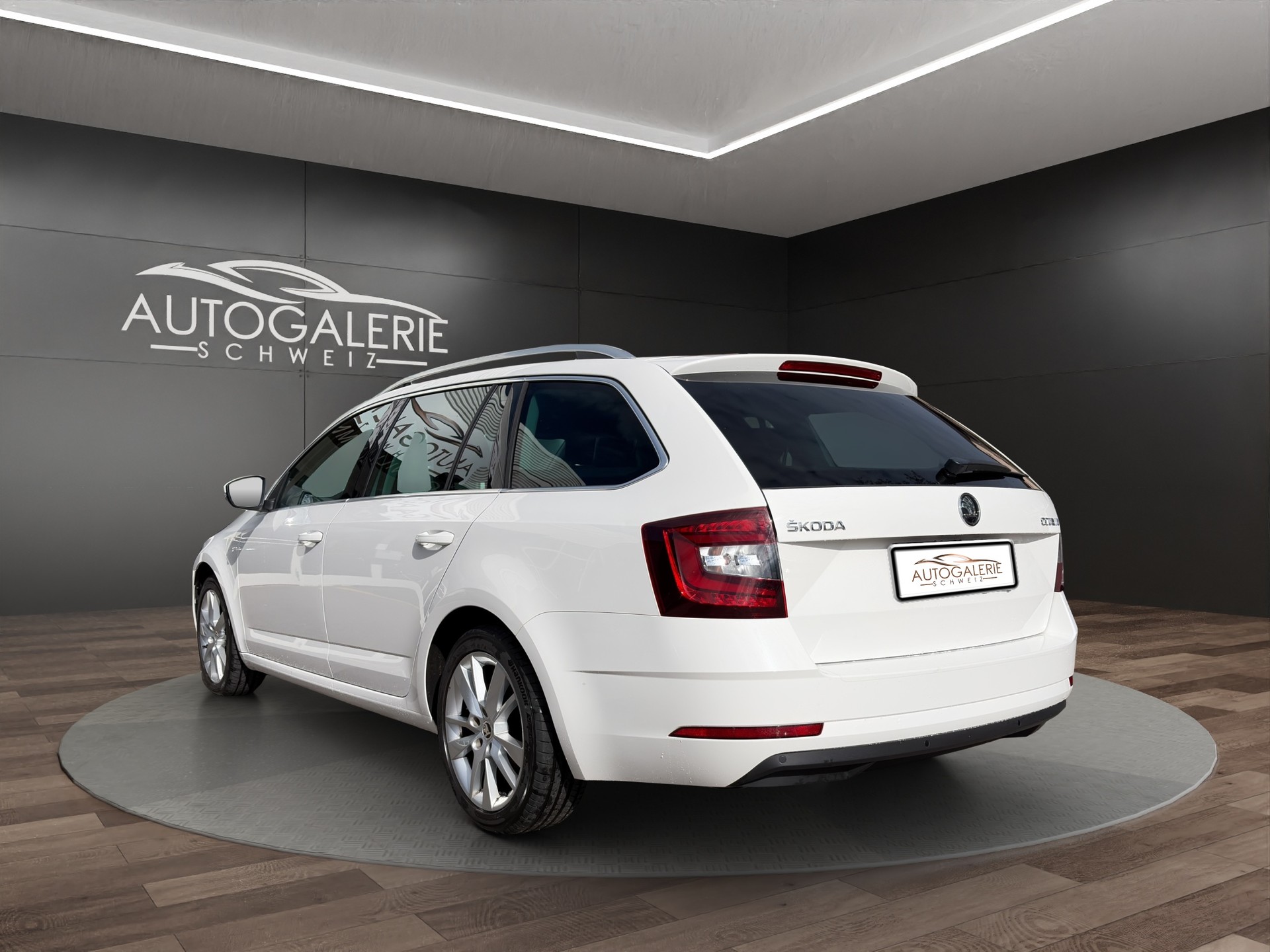 SKODA Octavia Combi 1.5 TSI Style DSG | Leichter Hagelschaden | SEHR GEPFLEGT | Windschutzscheibe Neu |-image-2