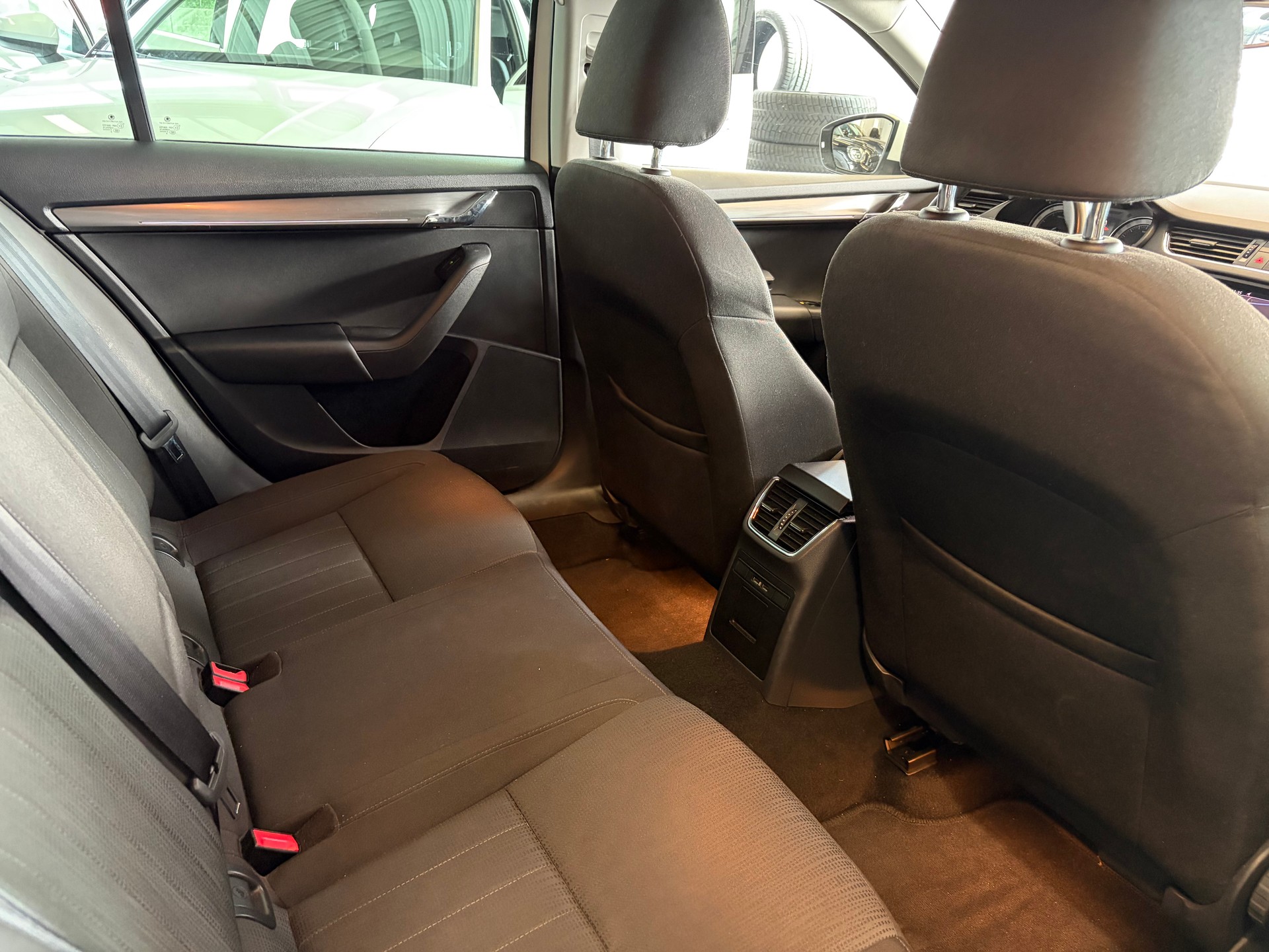 SKODA Octavia Combi 1.5 TSI Style DSG | Leichter Hagelschaden | SEHR GEPFLEGT | Windschutzscheibe Neu |-image-25