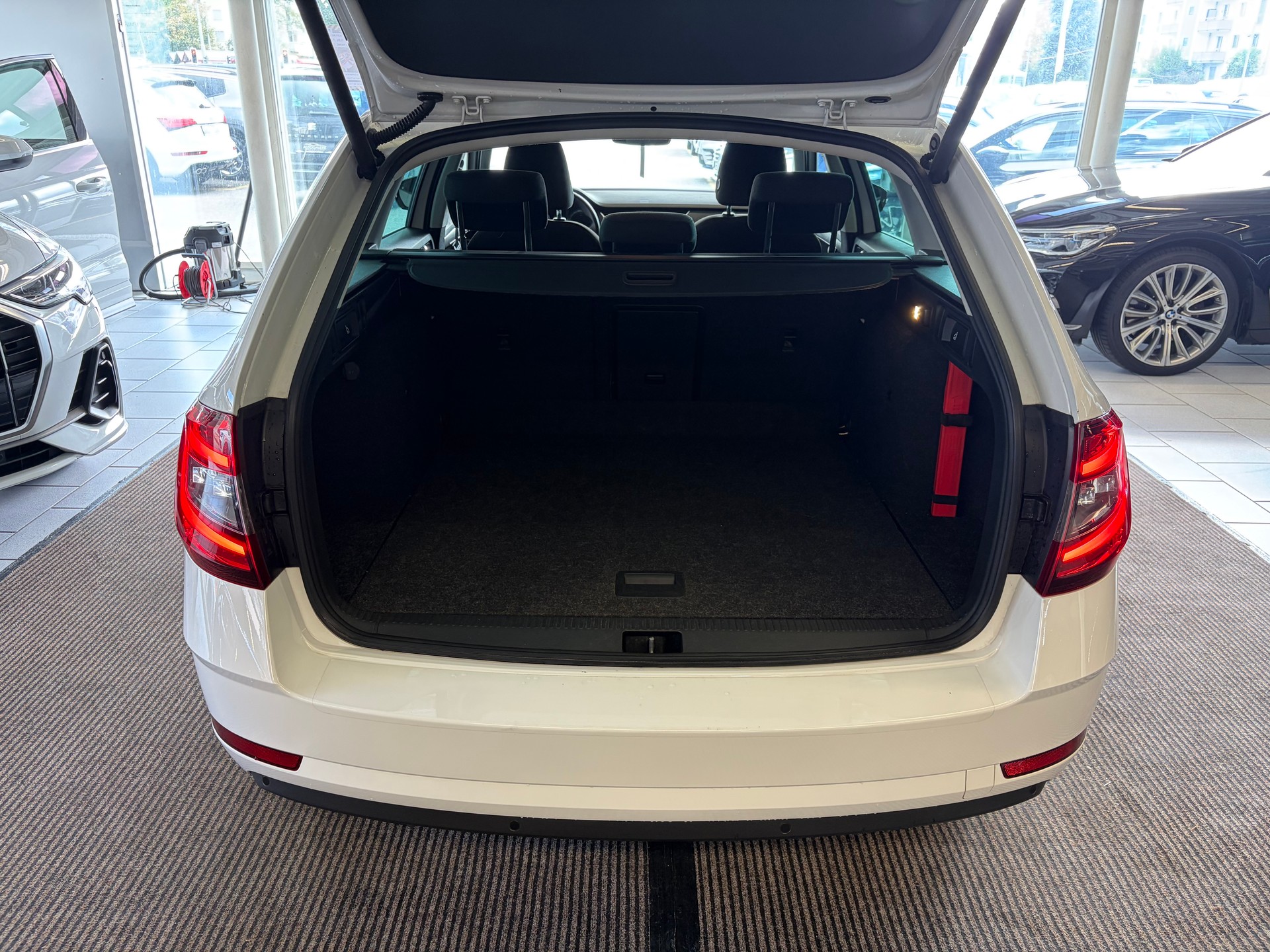 SKODA Octavia Combi 1.5 TSI Style DSG | Leichter Hagelschaden | SEHR GEPFLEGT | Windschutzscheibe Neu |-image-22