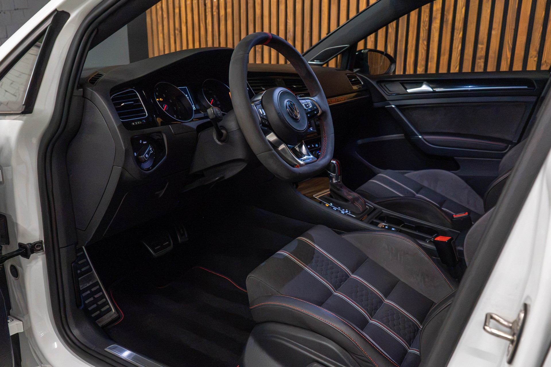 VW Golf VII 2.0 TSI GTI Clubsport DSG-image-15