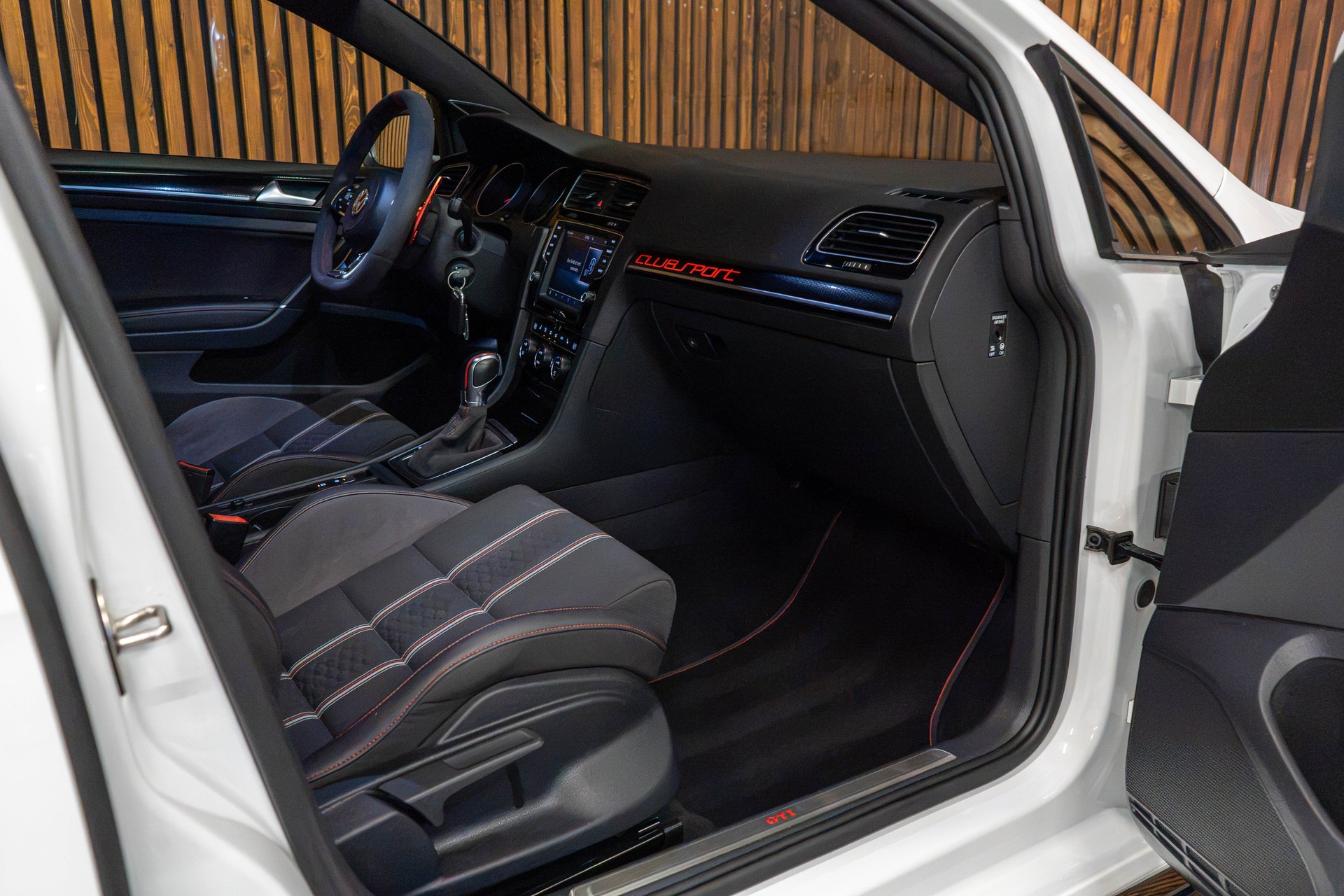 VW Golf VII 2.0 TSI GTI Clubsport DSG-image-12