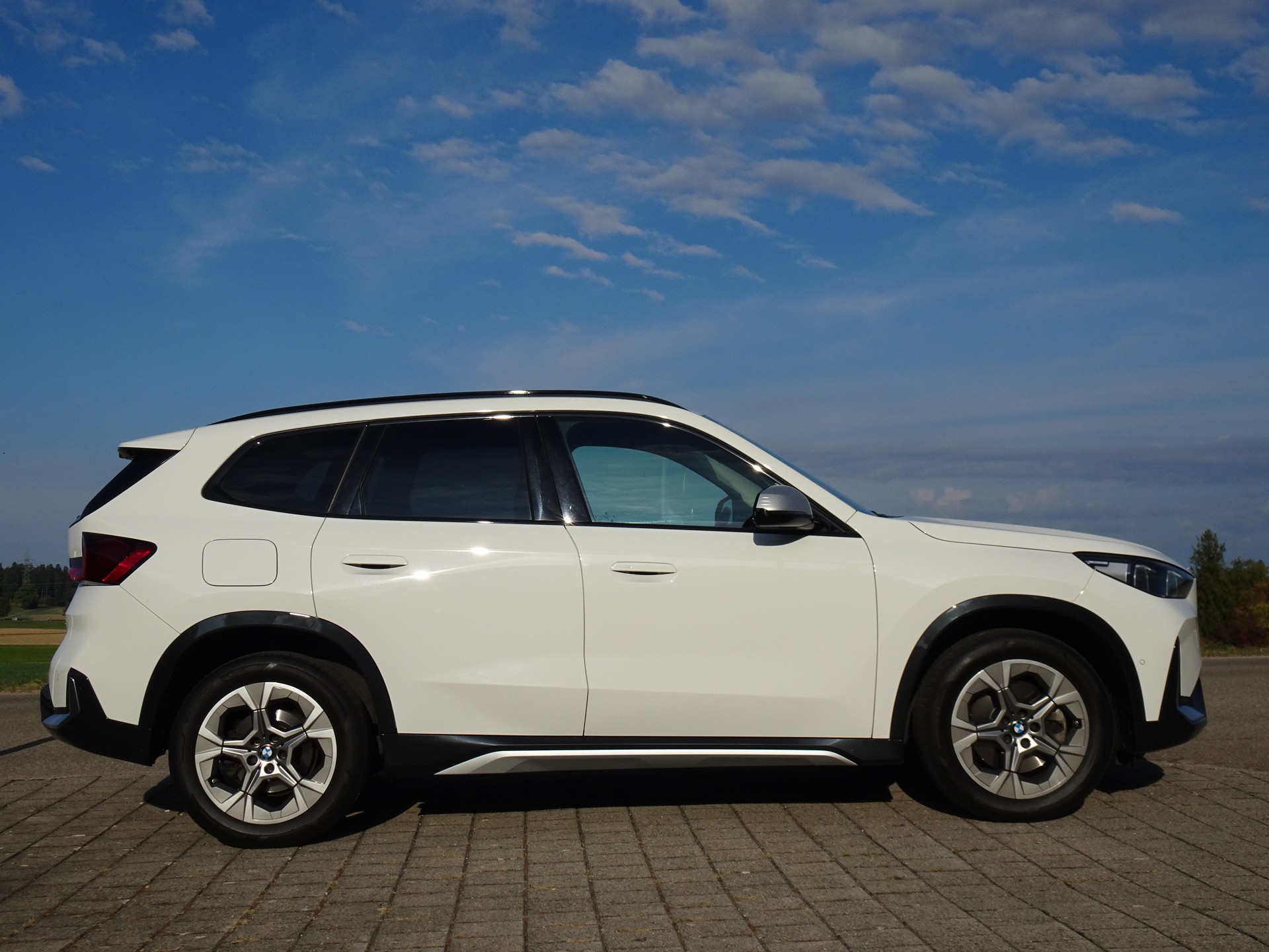 BMW X1 xDrive 23d 48V xLine-image-4