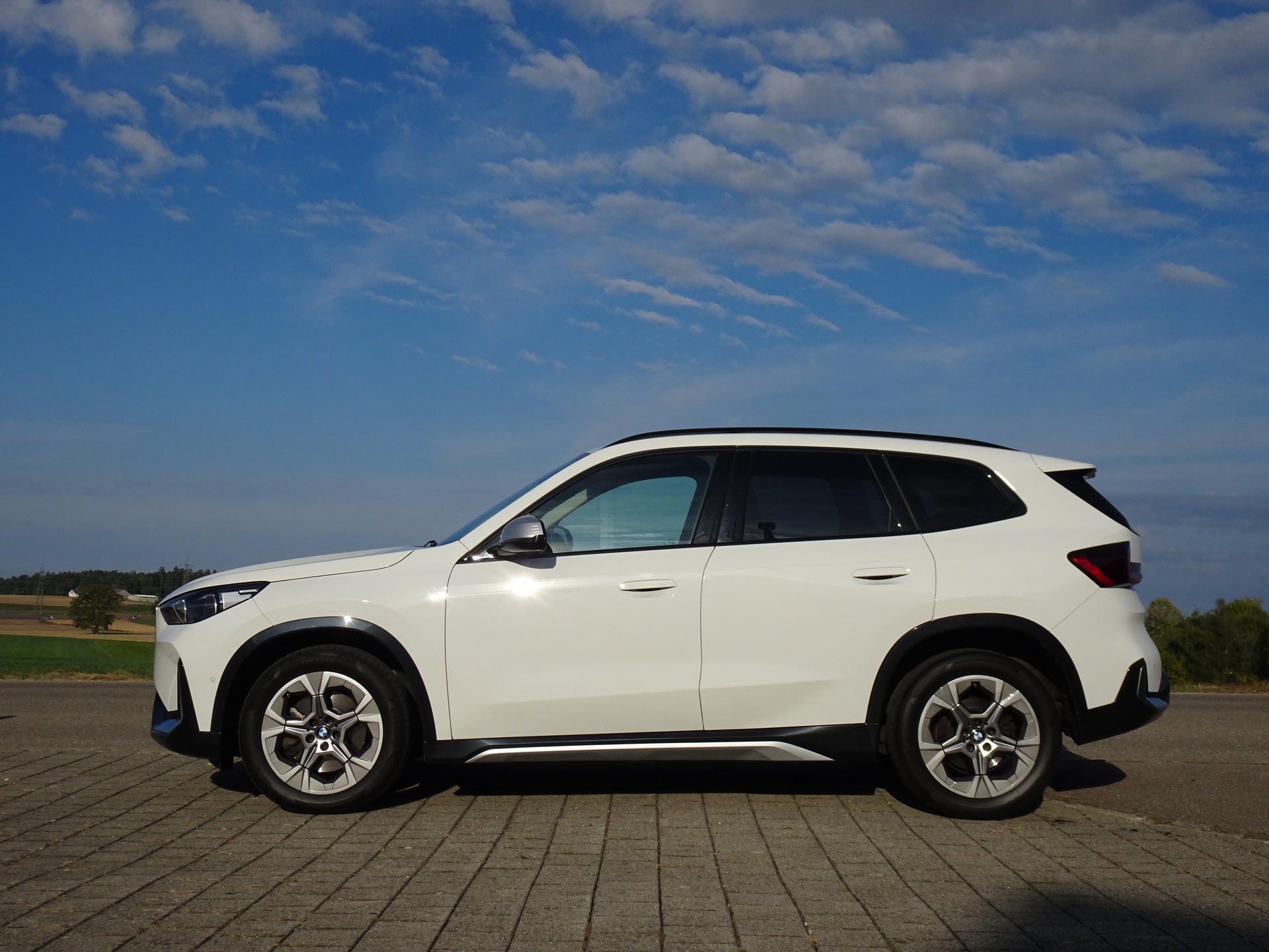 BMW X1 xDrive 23d 48V xLine-image-1