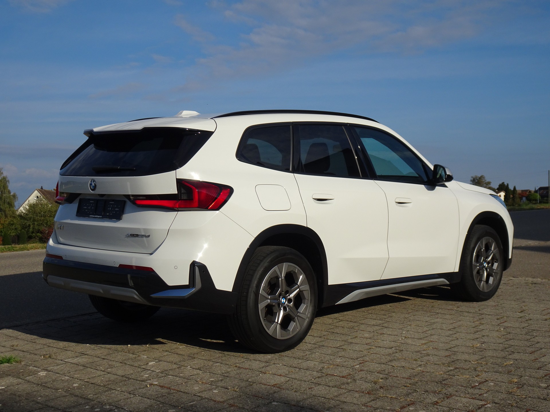 BMW X1 xDrive 23d 48V xLine-image-3