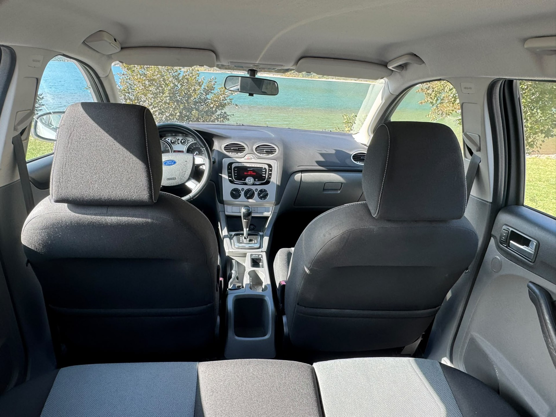 FORD Focus 2.0i Carving Automatic-image-10