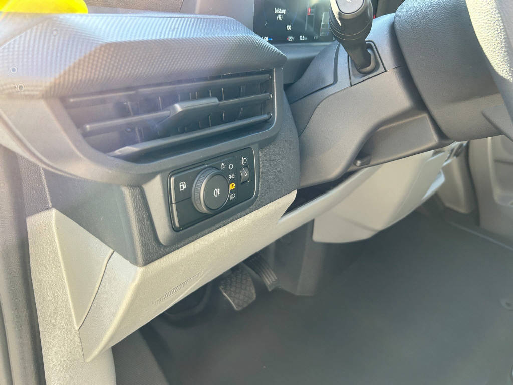 FORD Transit Custom Van 320 L1 2.5 Duratec 233 Trend PHEV-image-11