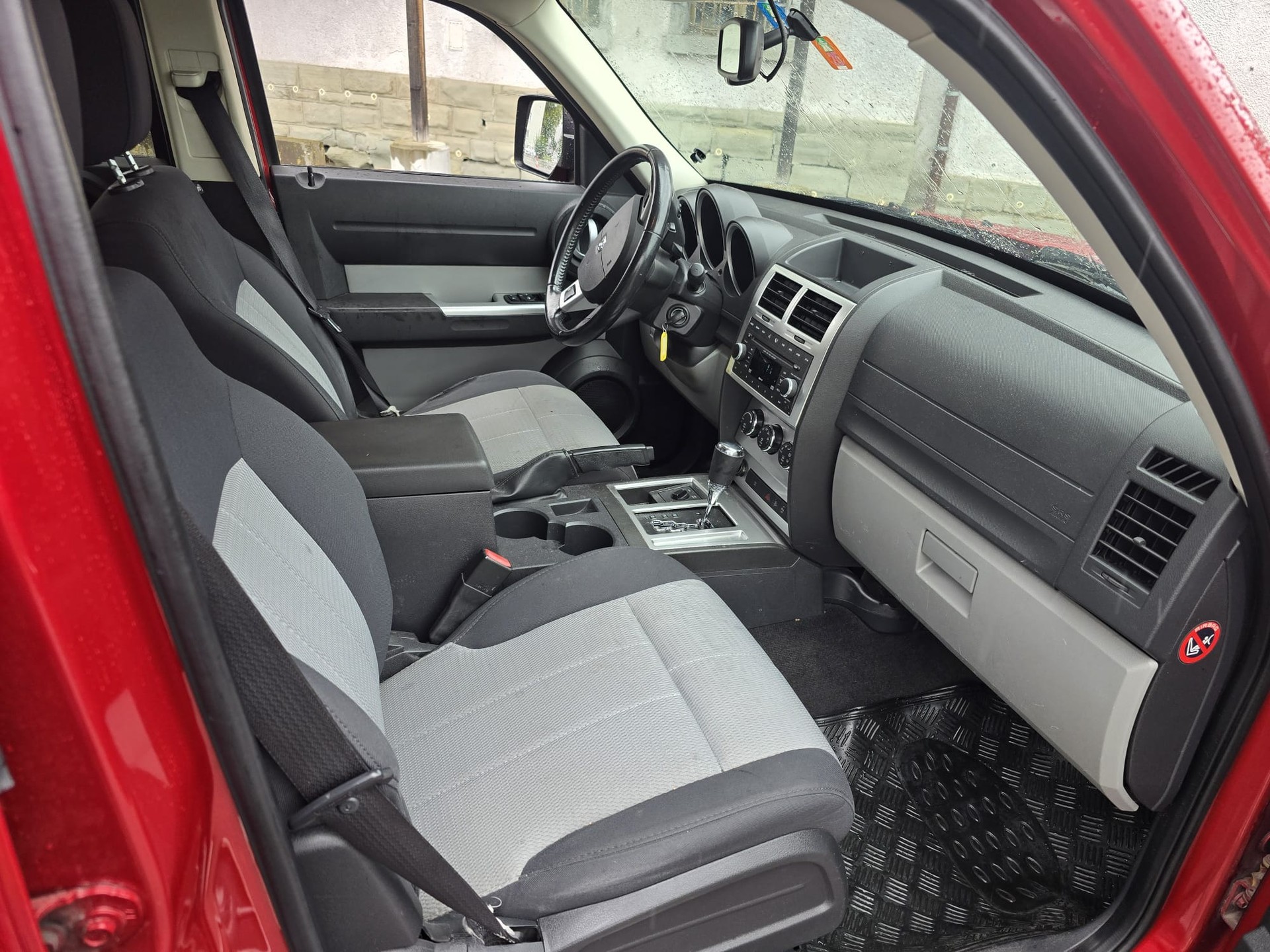DODGE Nitro 2.8 CRD R/T Automatic-image-4