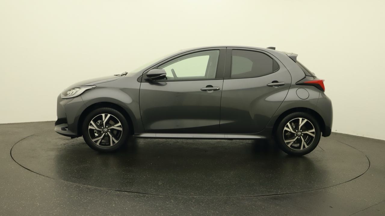 TOYOTA Yaris 1.5 Sport e-CVT-showroom-element-1