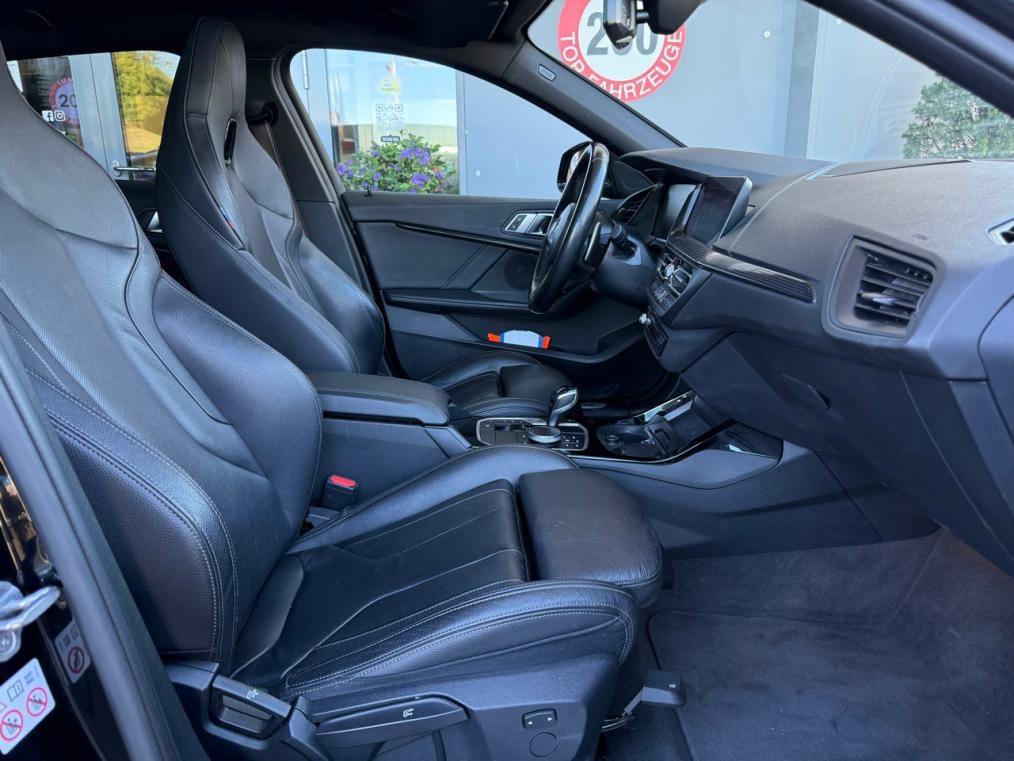 BMW M135i xDrive Steptronic-image-7