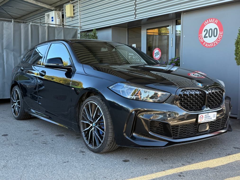 BMW M135i xDrive Steptronic-showroom-element-1
