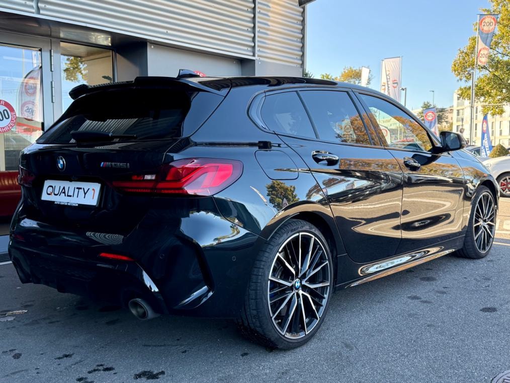 BMW M135i xDrive Steptronic-showroom-element-2