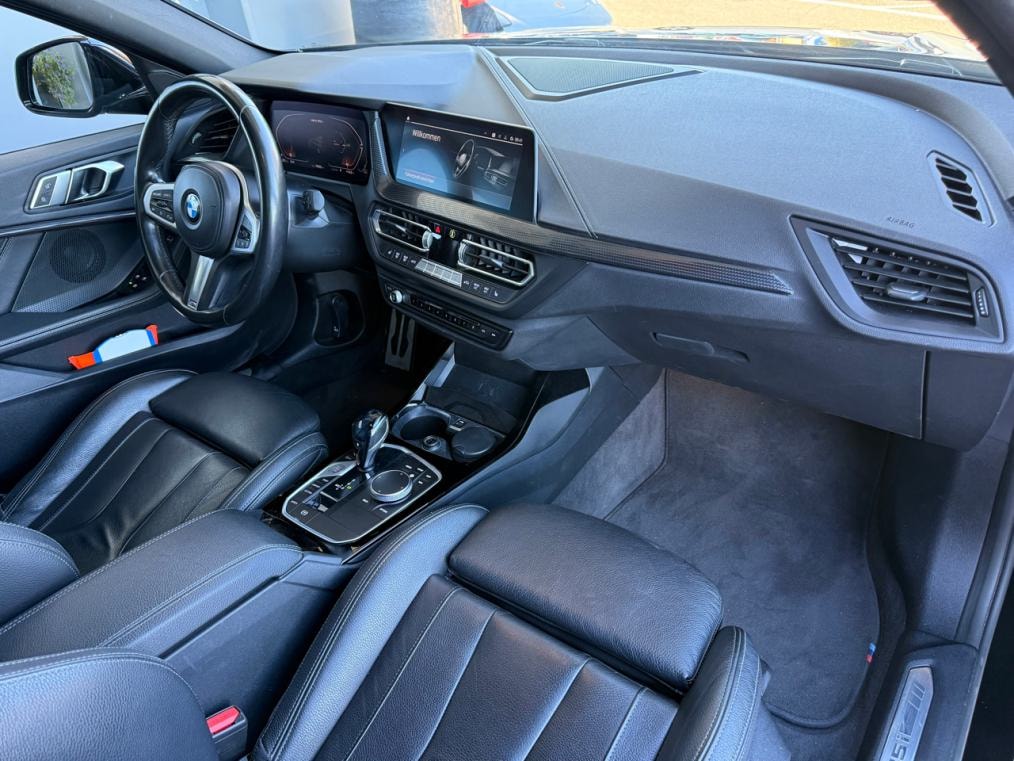 BMW M135i xDrive Steptronic-image-6