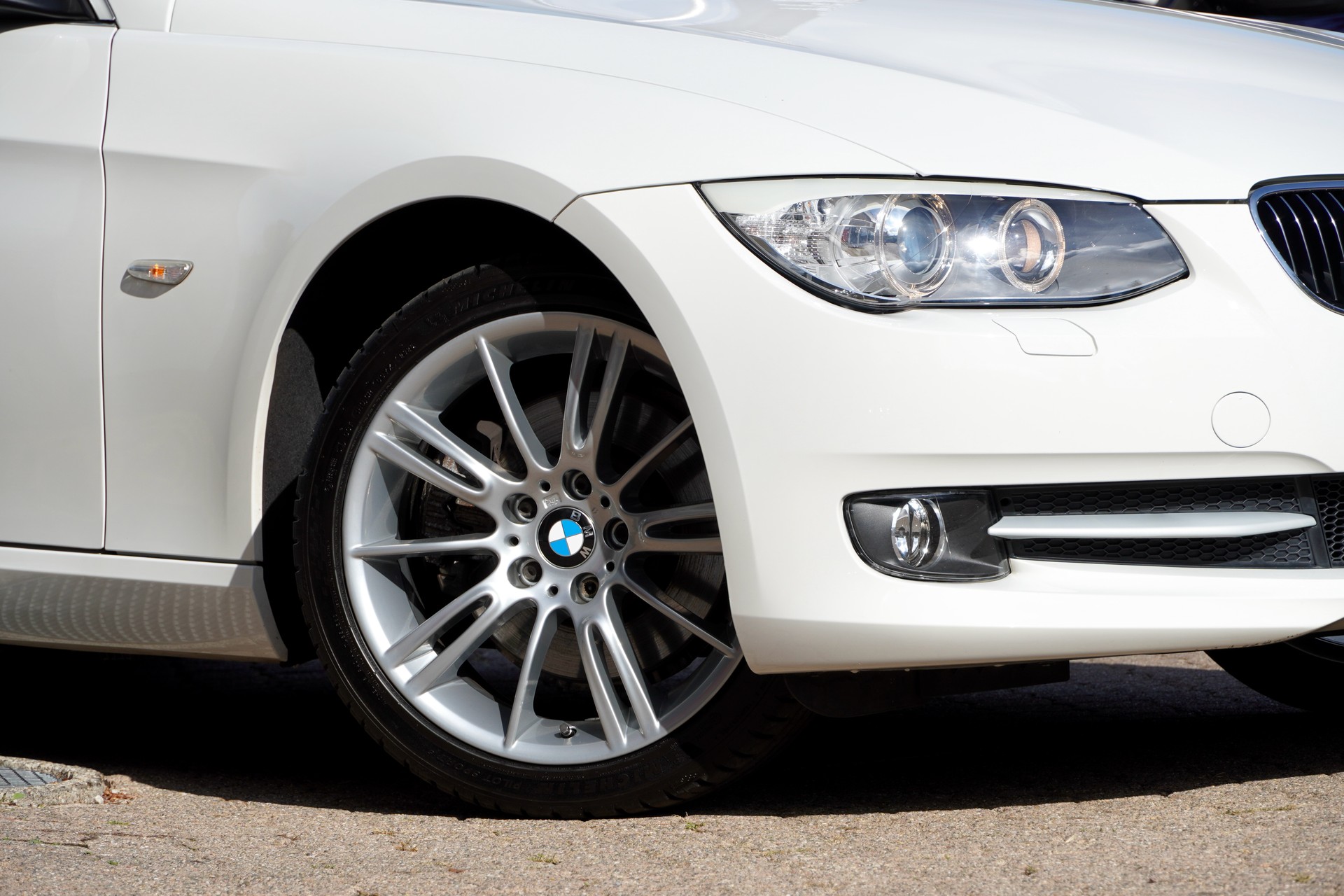 BMW 325i Cabriolet-image-1