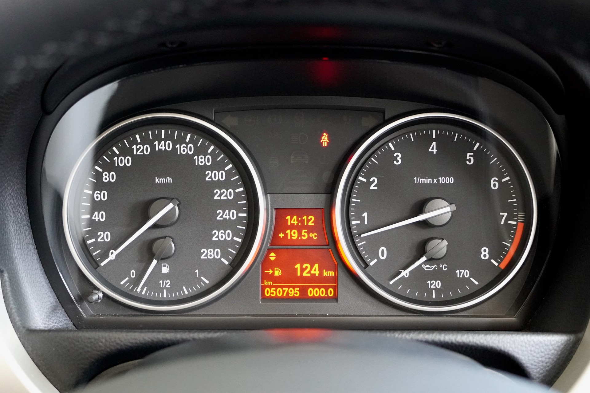 BMW 325i Cabriolet-image-17