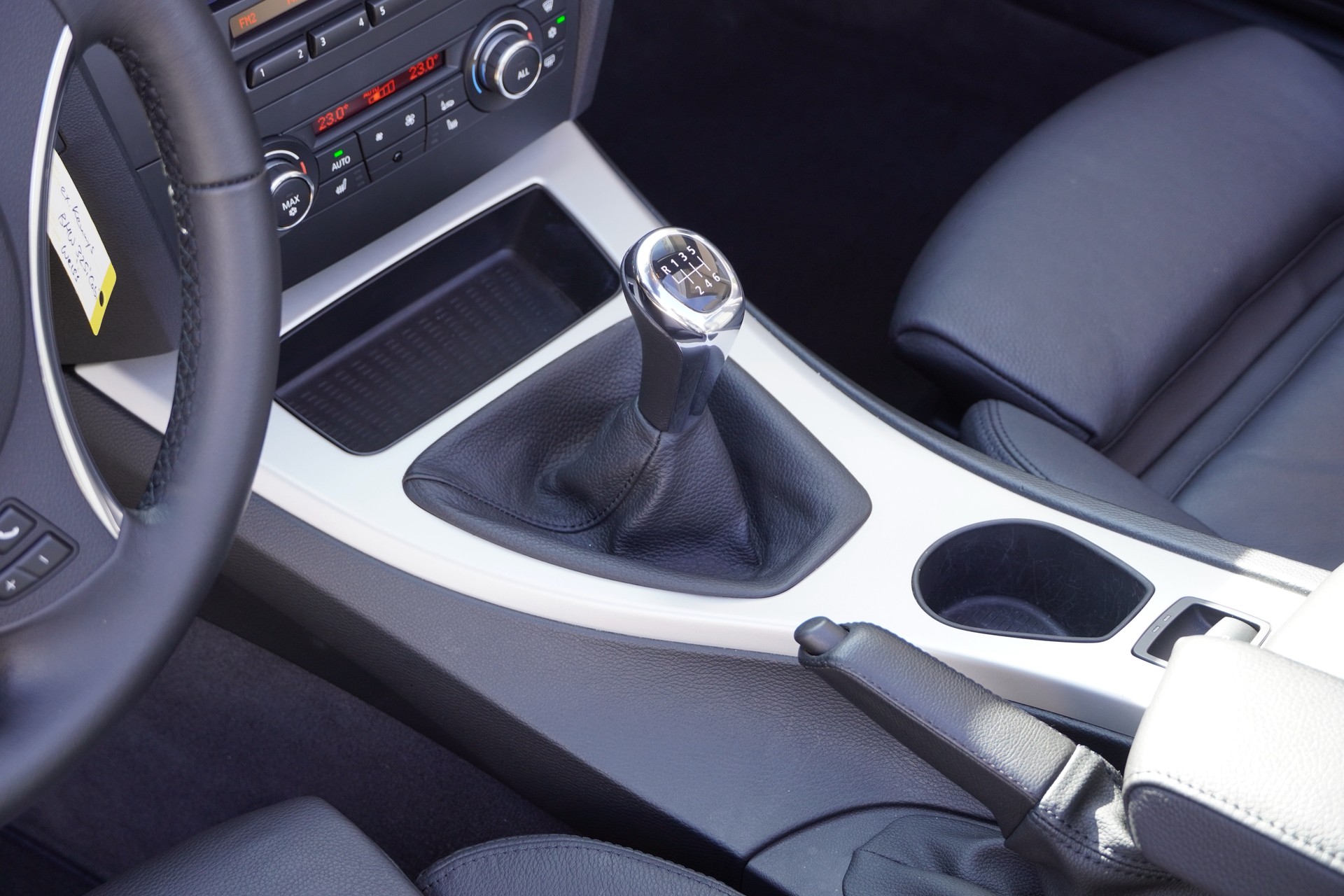 BMW 325i Cabriolet-image-10
