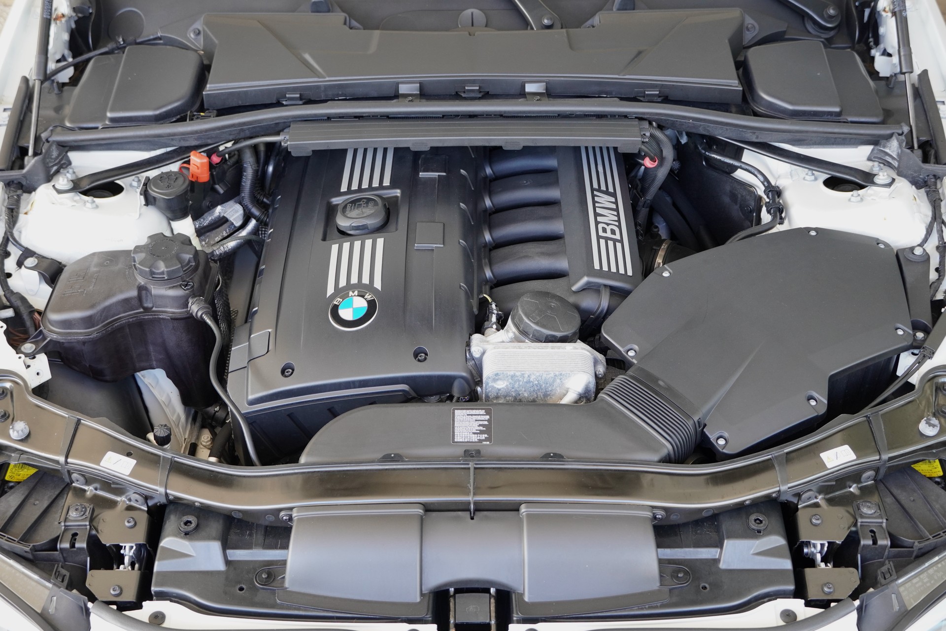 BMW 325i Cabriolet-image-18