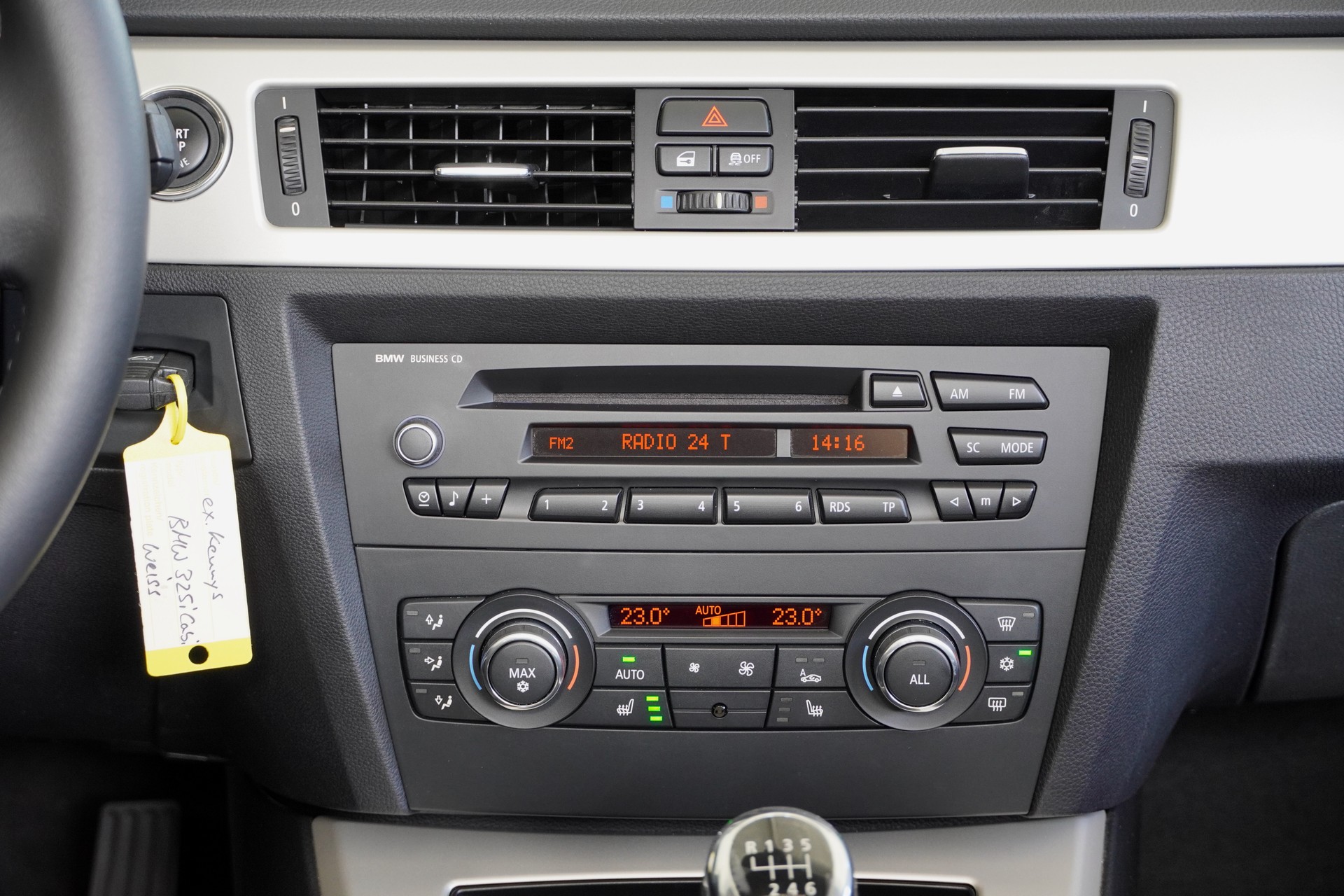 BMW 325i Cabriolet-image-16