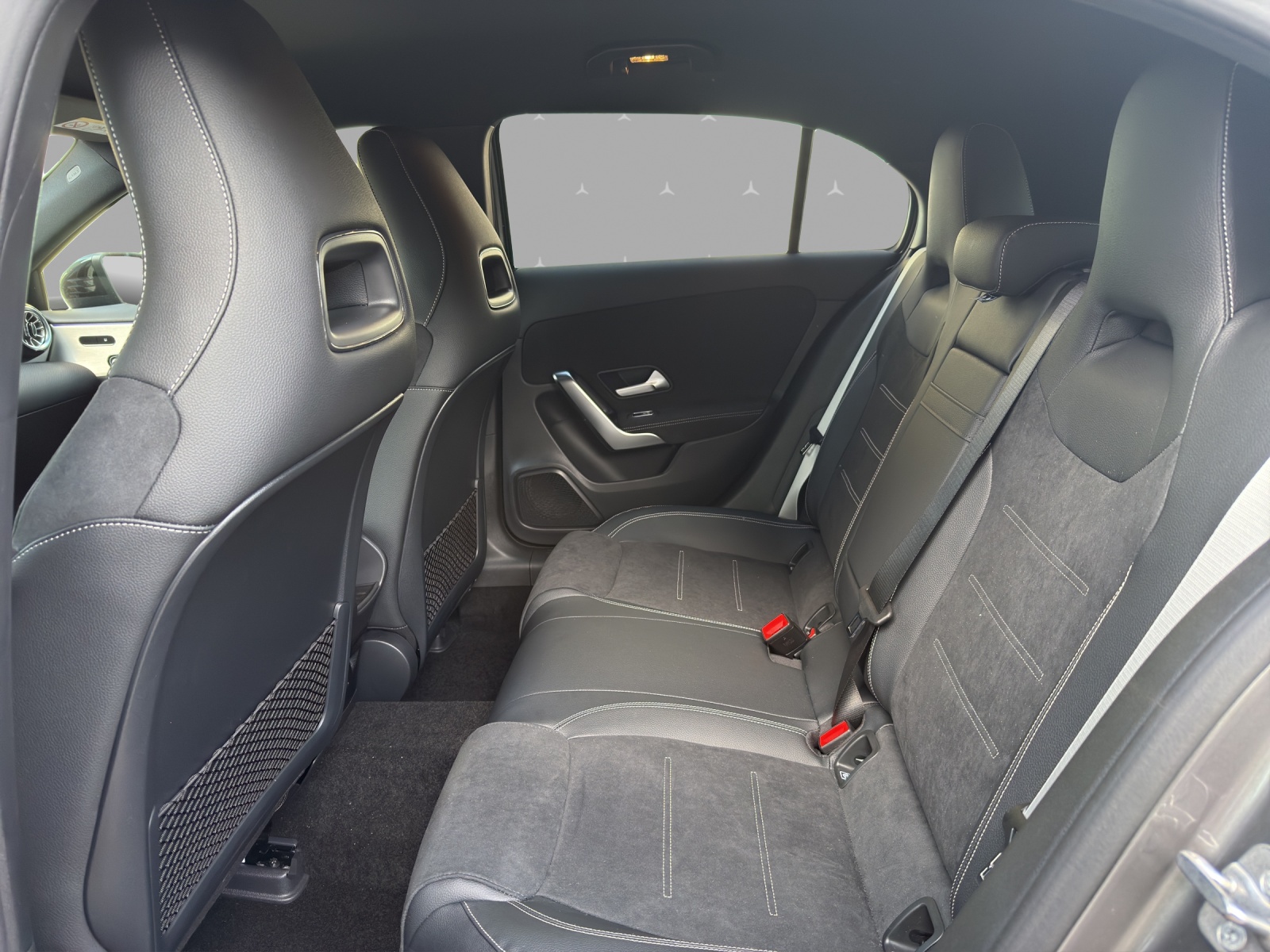 MERCEDES-BENZ A 200 Night Star 7G-DCT-image-13