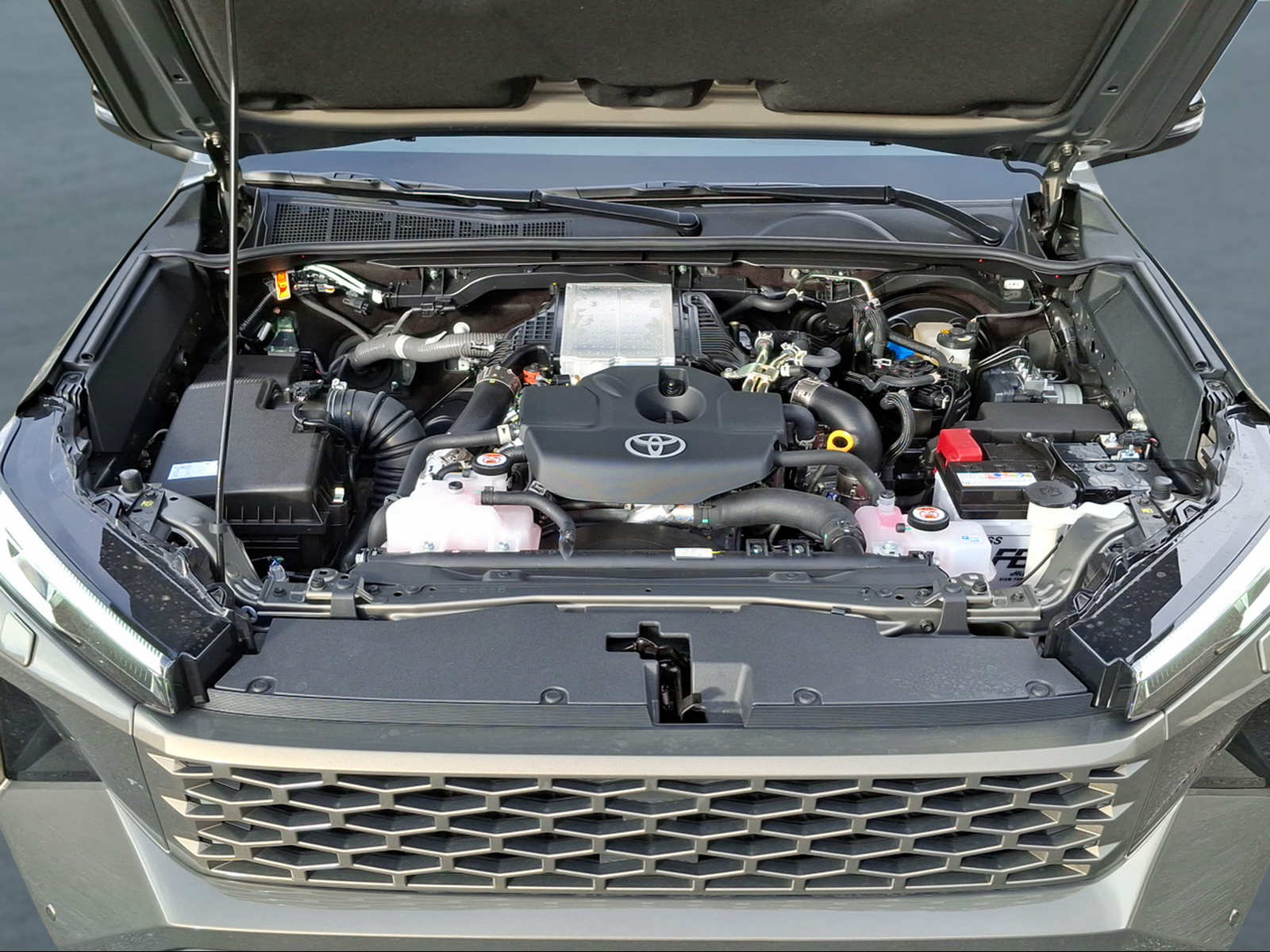 TOYOTA Hilux 2.8d MHEV Advanced Double Cab 4x4-image-13