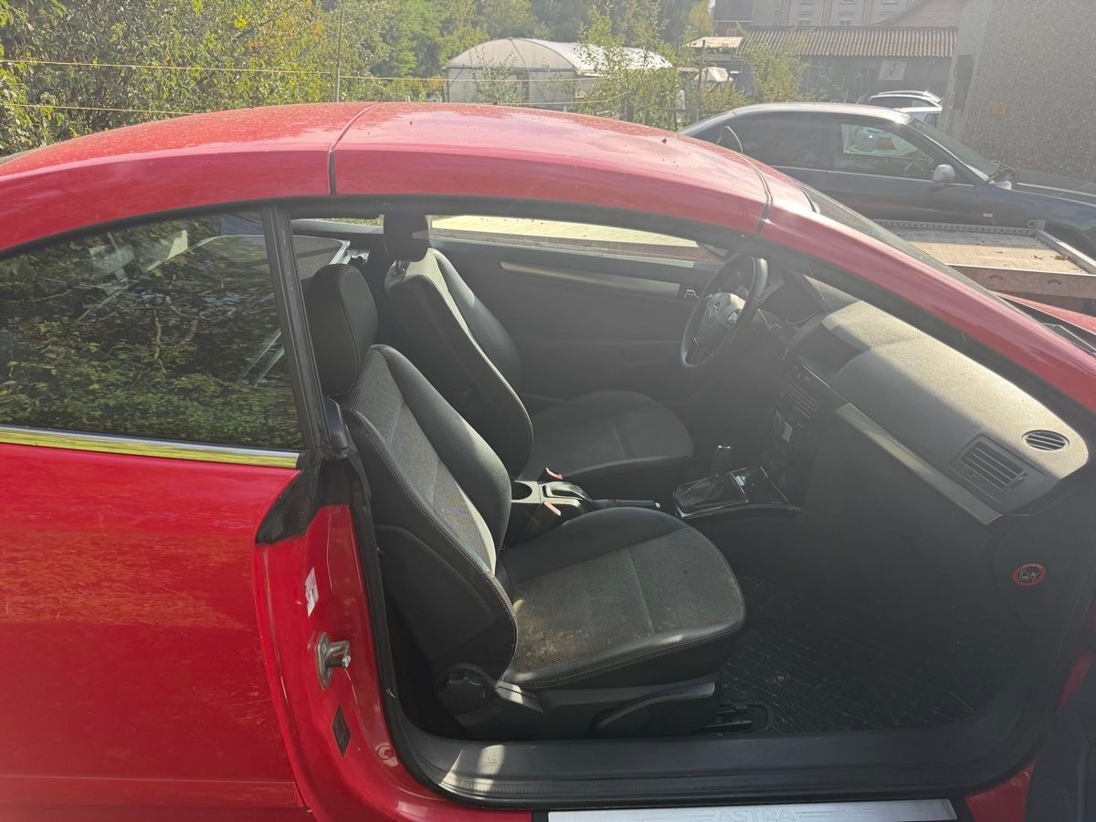 OPEL Astra TT 1.9 CDTi 16V Cosmo-image-8