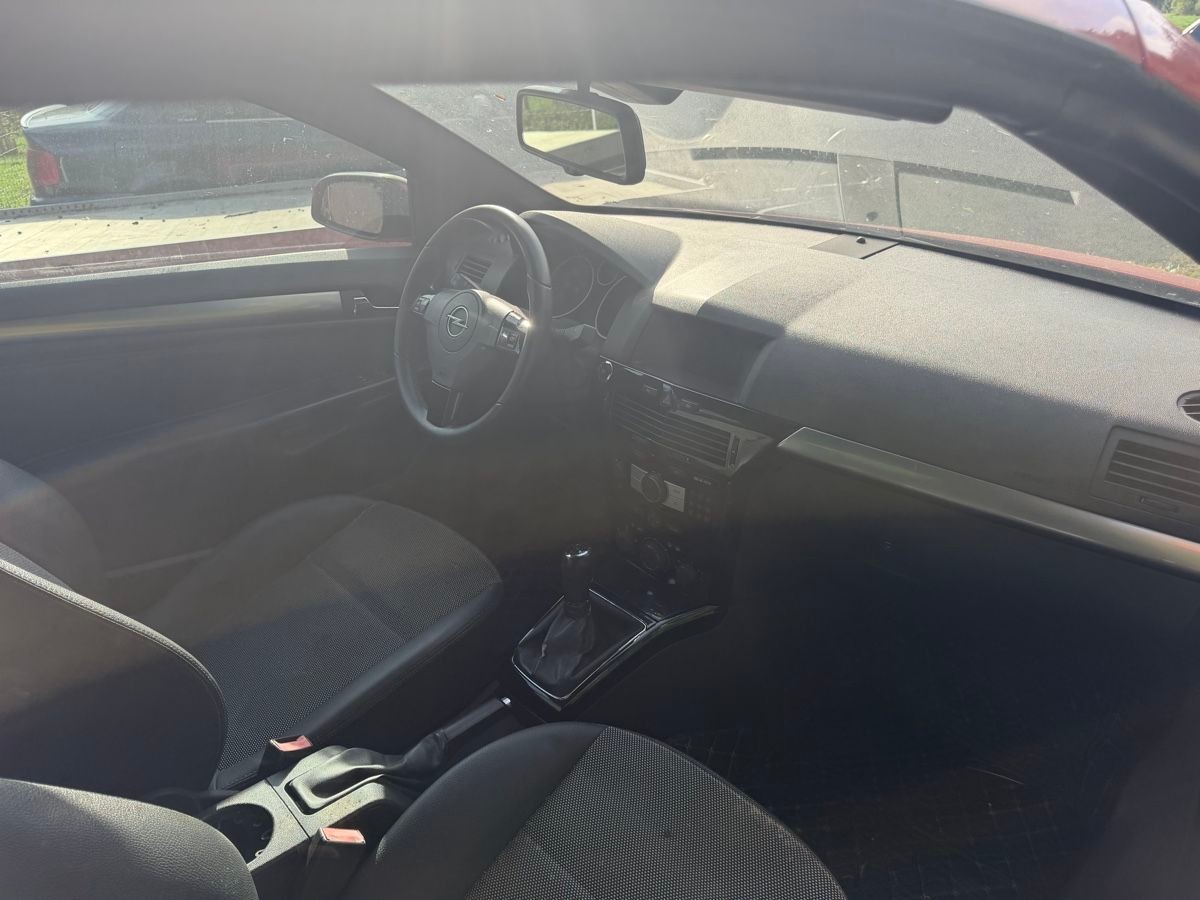 OPEL Astra TT 1.9 CDTi 16V Cosmo-image-9