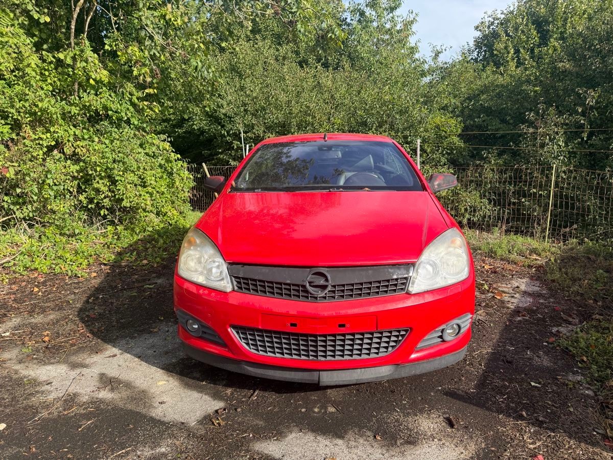OPEL Astra TT 1.9 CDTi 16V Cosmo-image-1