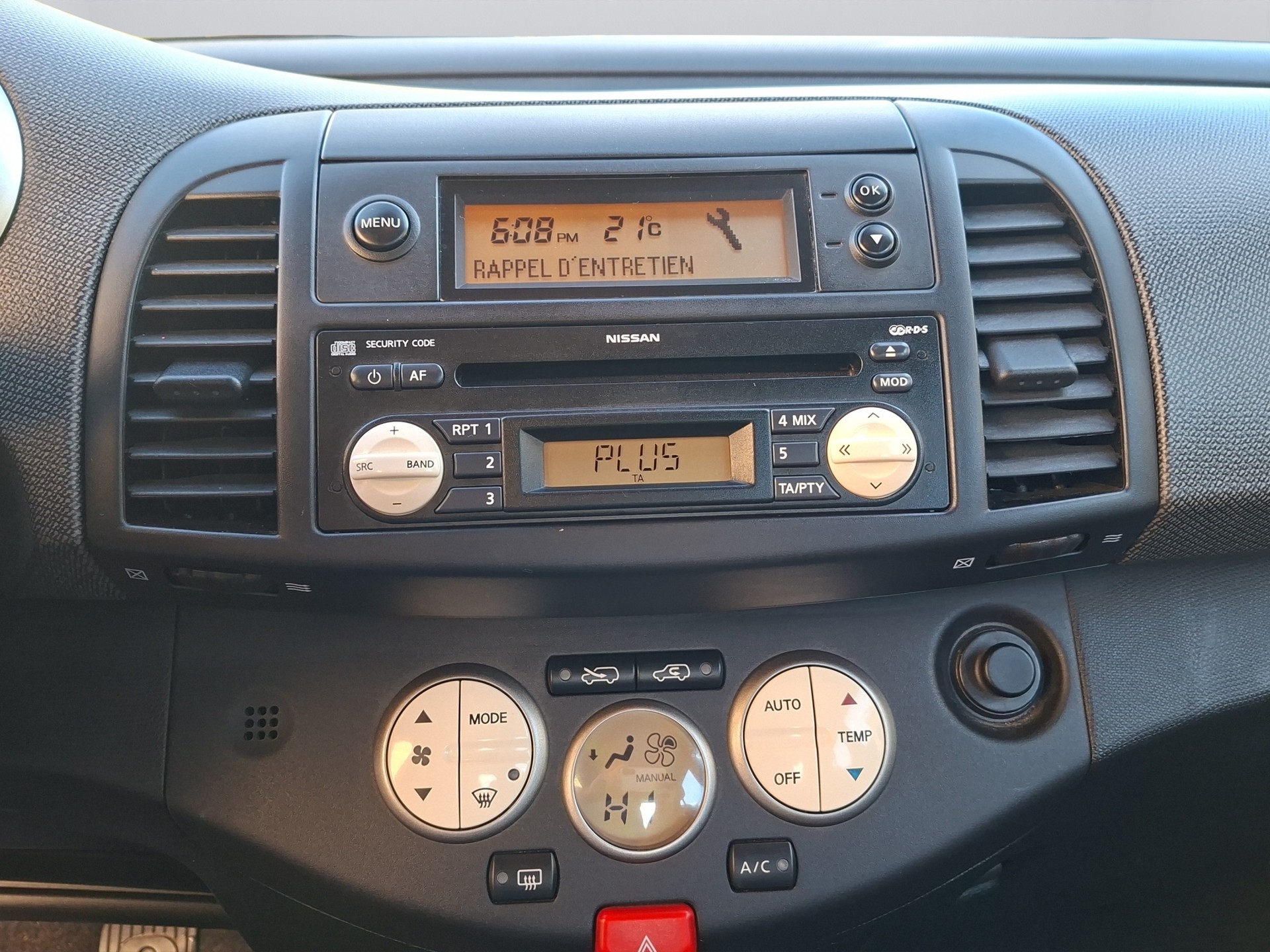 NISSAN Micra 1.4 tekna-image-13