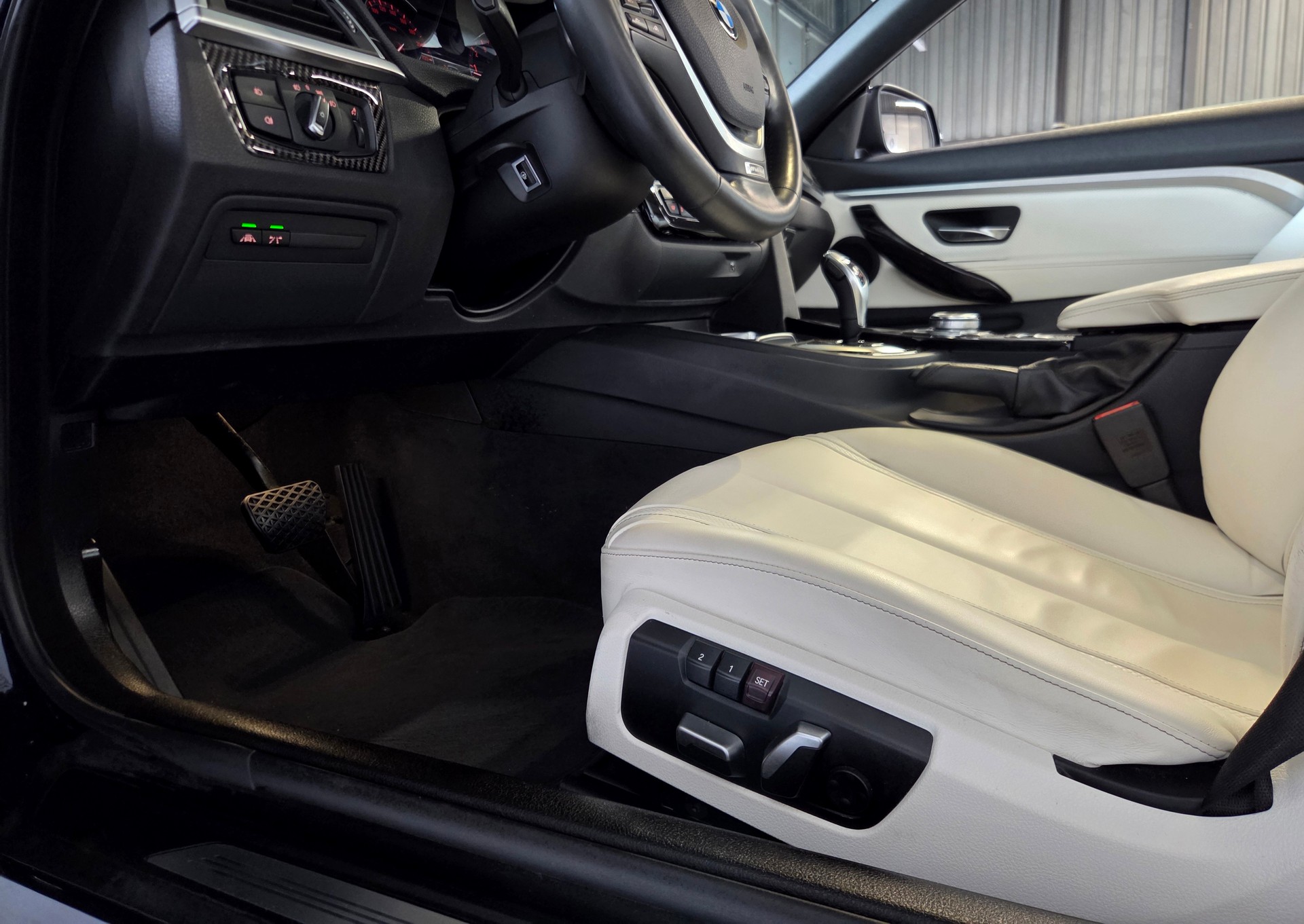 BMW 430i xDrive Cabrio Individual-image-12