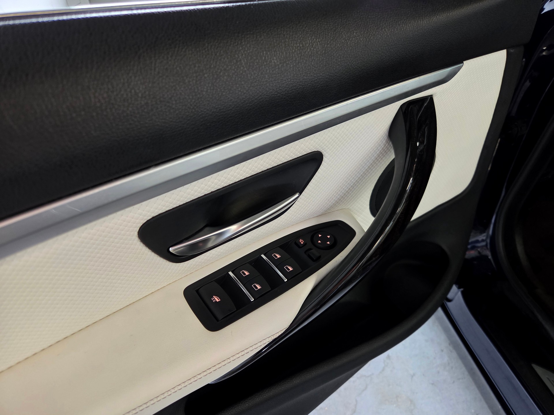 BMW 430i xDrive Cabrio Individual-image-15