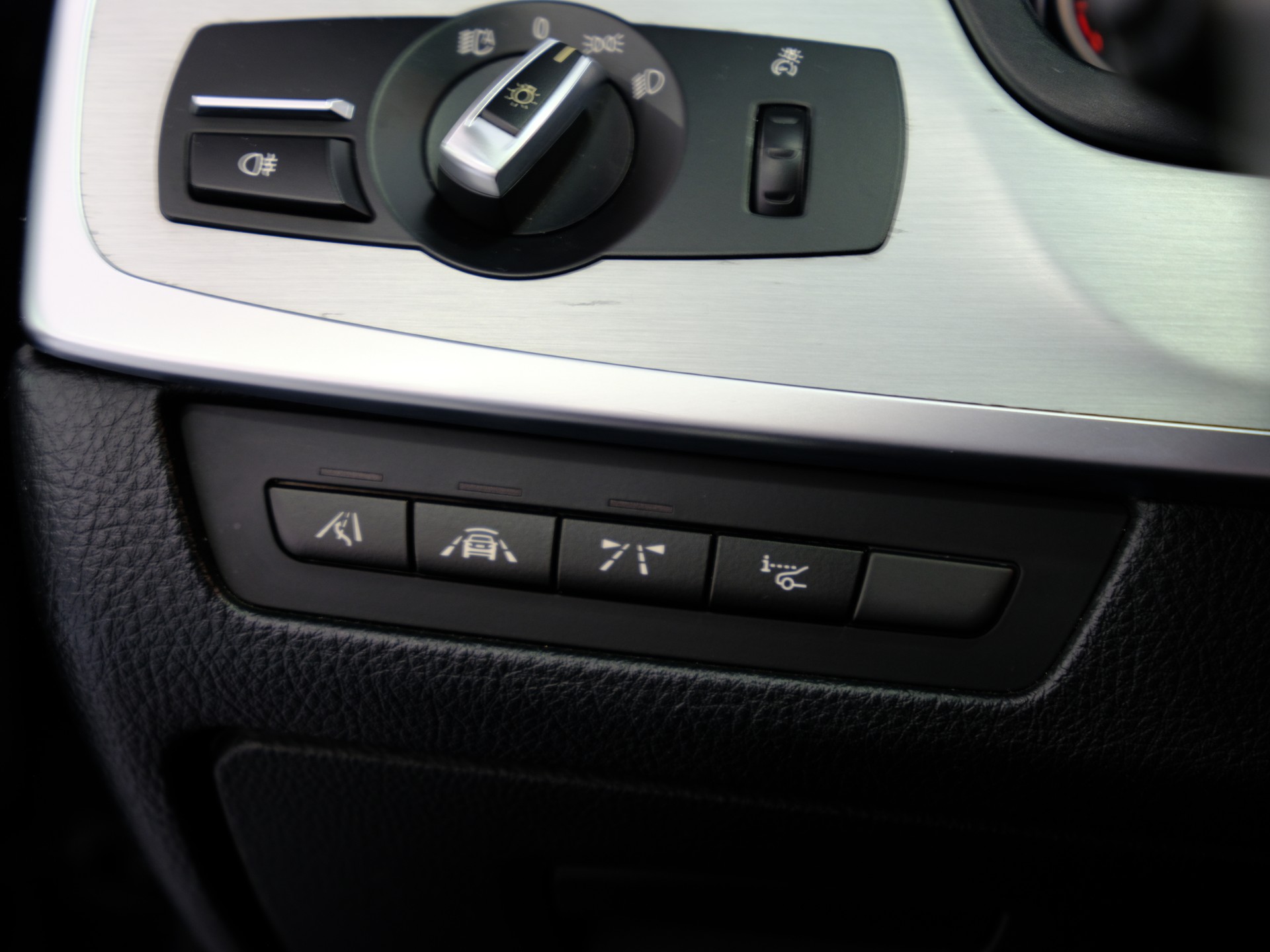 BMW M550d xDrive Steptronic *360° Kamera* *Memory Sitze*-image-18